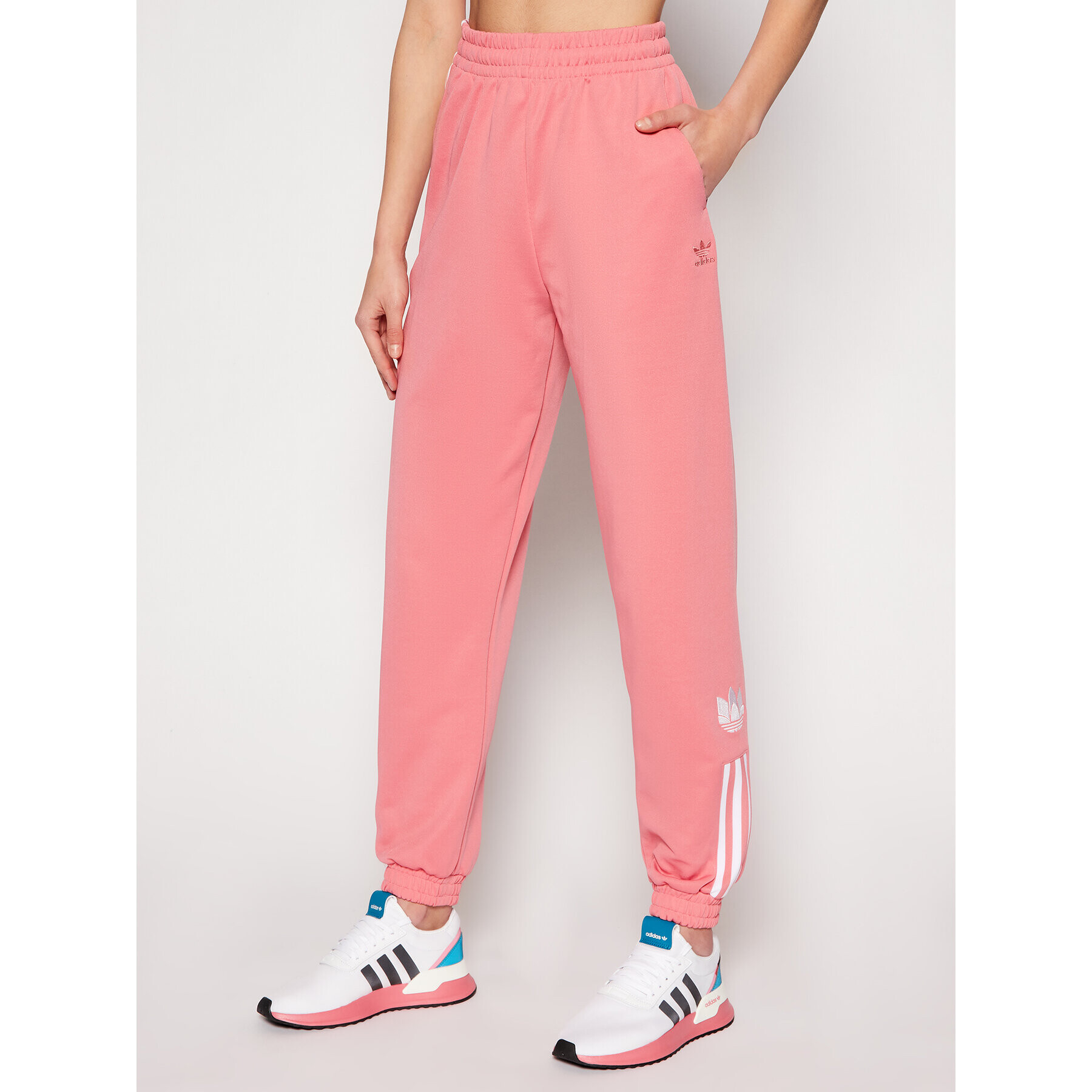 adidas Долнище анцуг adicolor 3D Trefoil GN6708 Розов Regular Fit - Pepit.bg