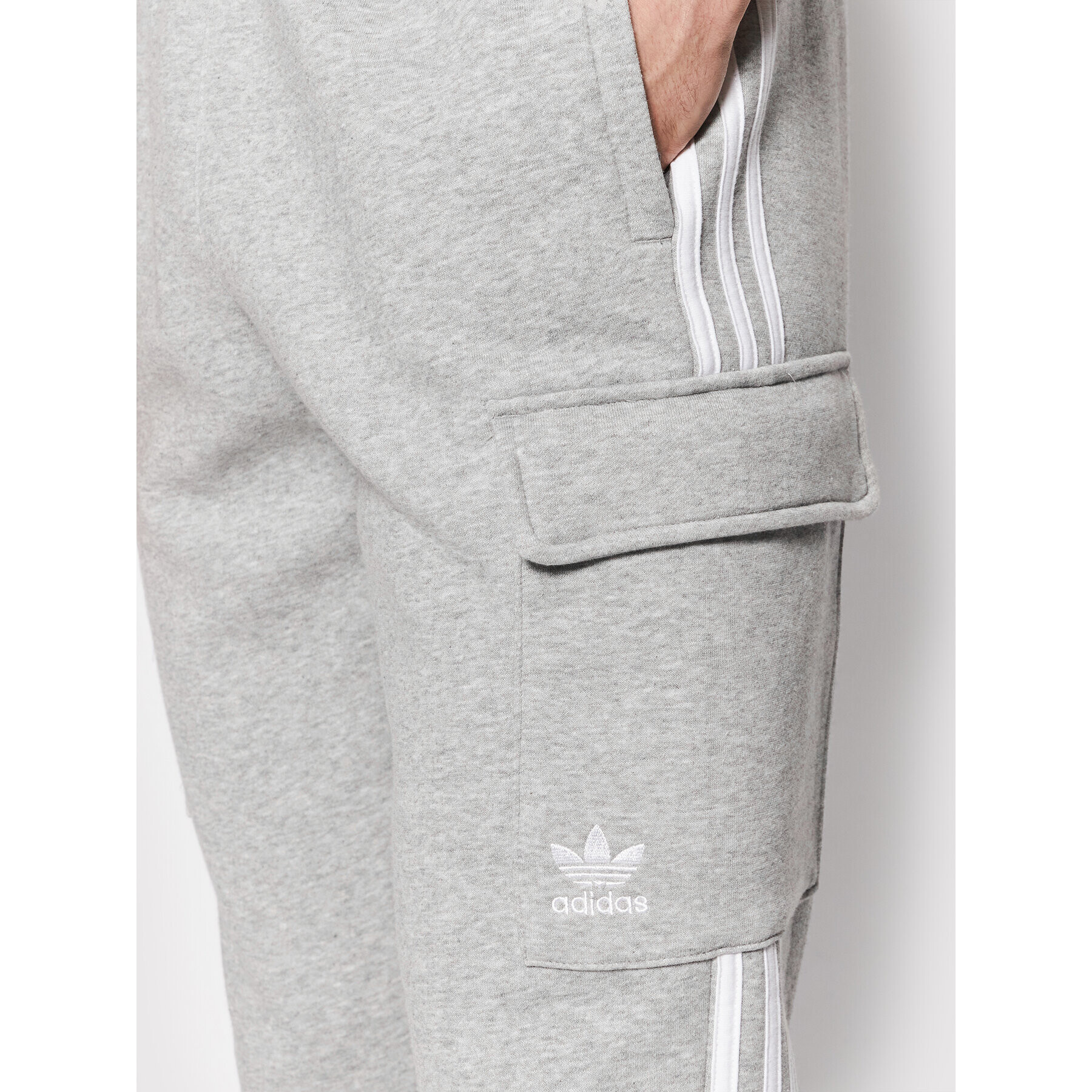 adidas Долнище анцуг adicolor Classics 3-Stripes HG4827 Сив Slim Fit - Pepit.bg