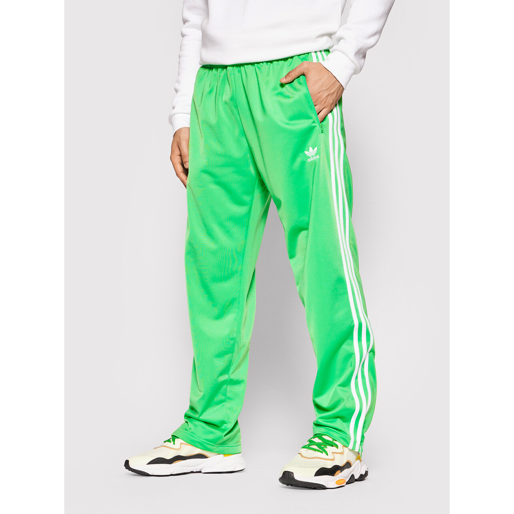 adidas Долнище анцуг adicolor Classics Firebird H09032 Зелен Regular Fit - Pepit.bg