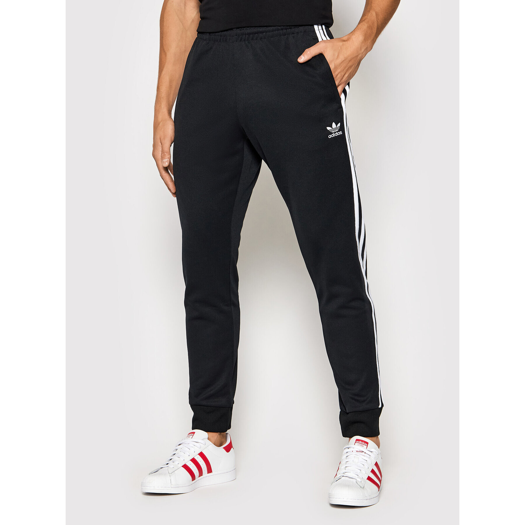 adidas Долнище анцуг adicolor Classics GF0210 Черен Slim Fit - Pepit.bg