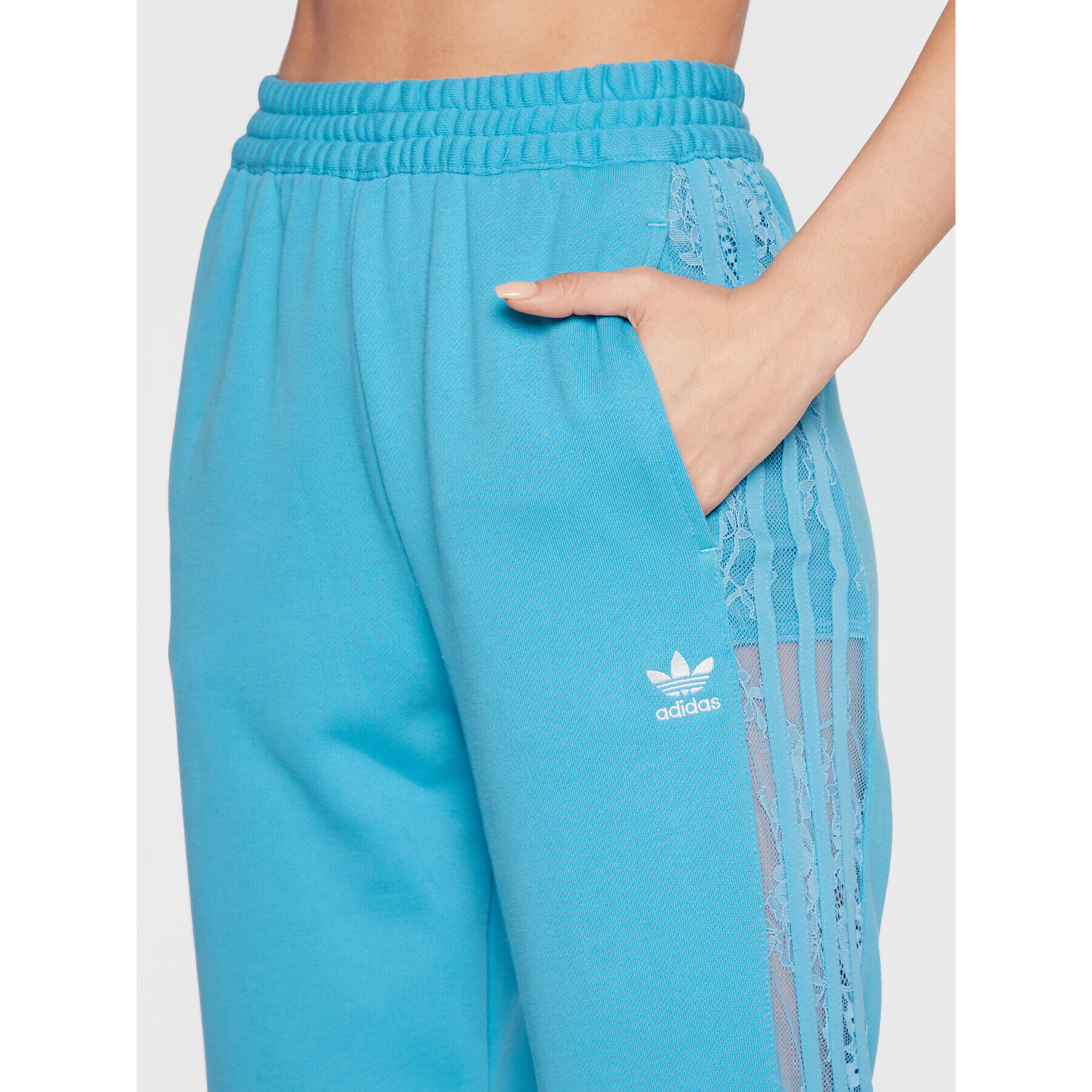 adidas Долнище анцуг adicolor Classics HC4578 Син Relaxed Fit - Pepit.bg