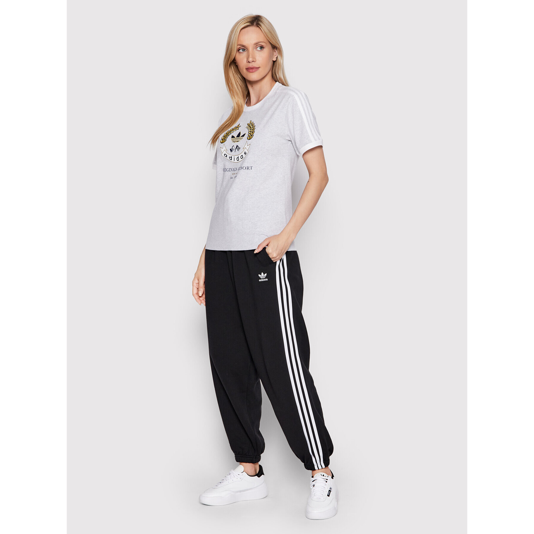 adidas Долнище анцуг adicolor Classics HM2143 Черен Relaxed Fit - Pepit.bg