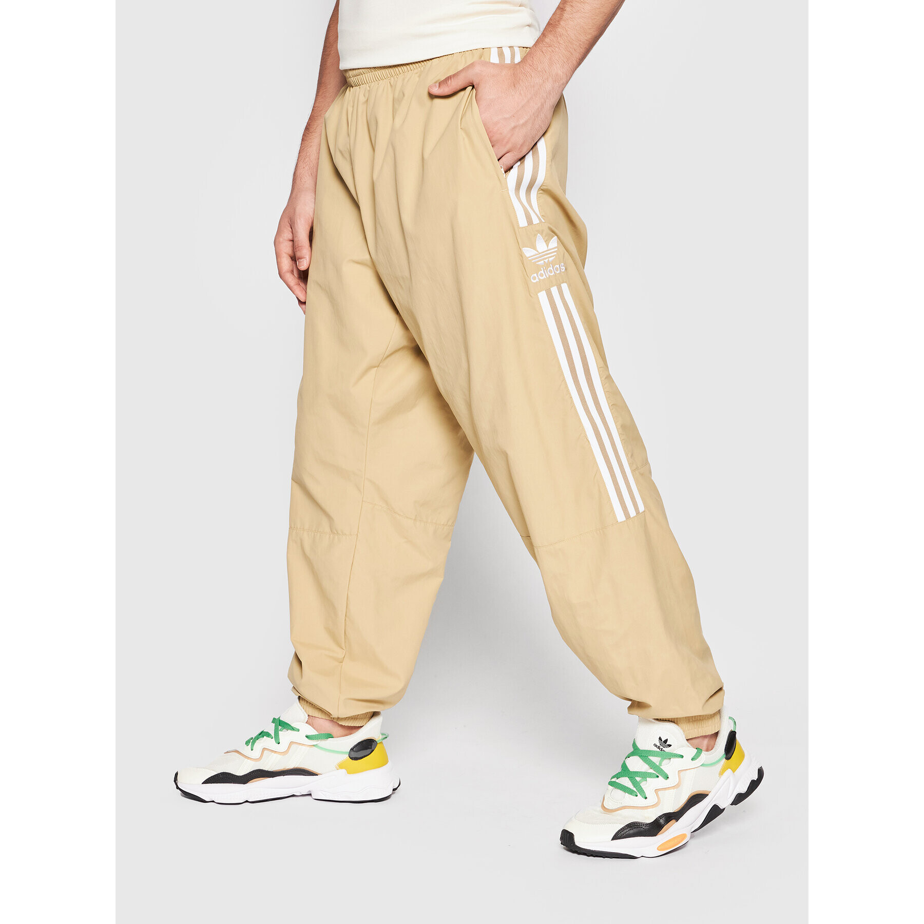 adidas Долнище анцуг adicolor Classics Lock-Up Trefoil H41385 Бежов Regular Fit - Pepit.bg