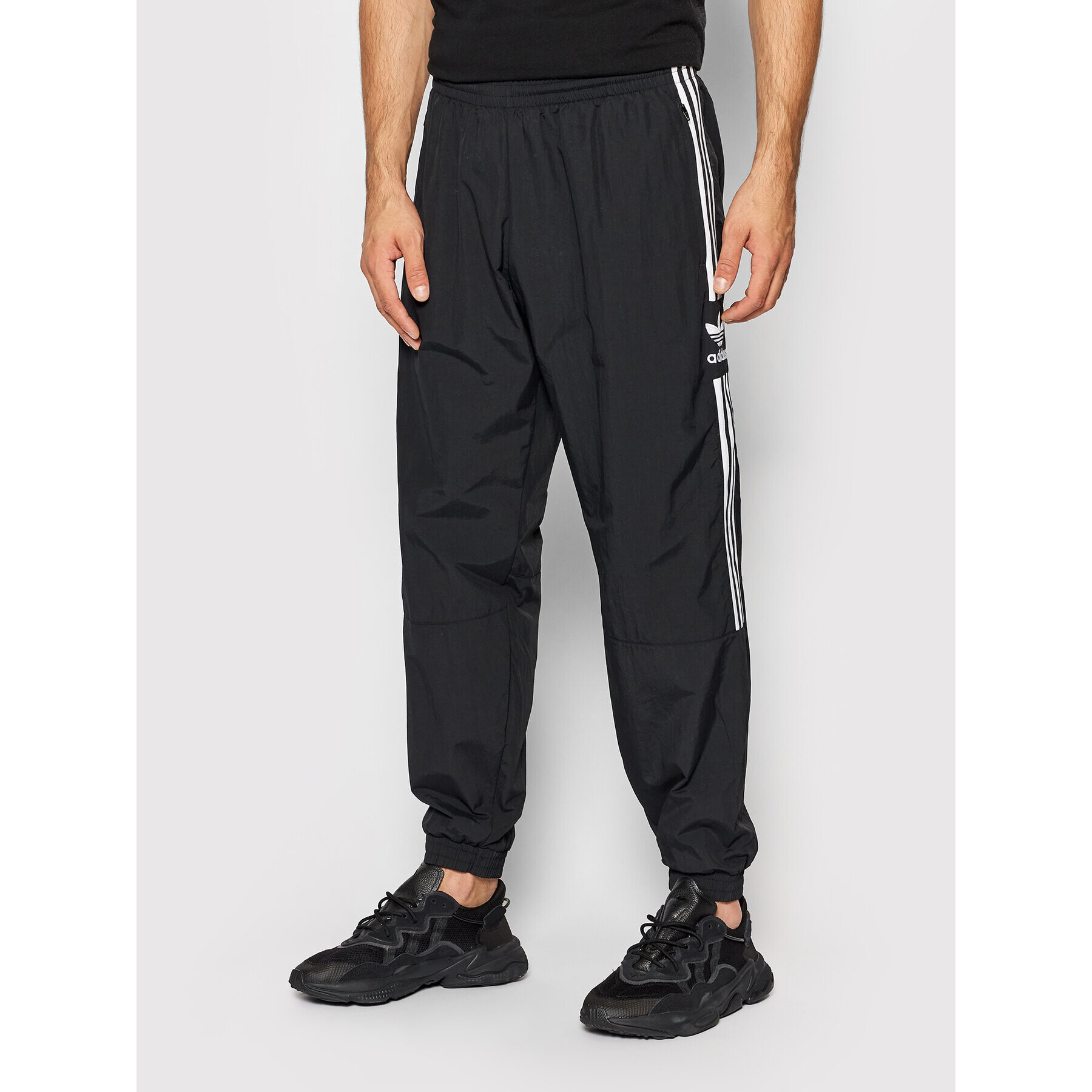 adidas Долнище анцуг adicolor Classics Lock-Up Trefoil H41387 Черен Regular Fit - Pepit.bg