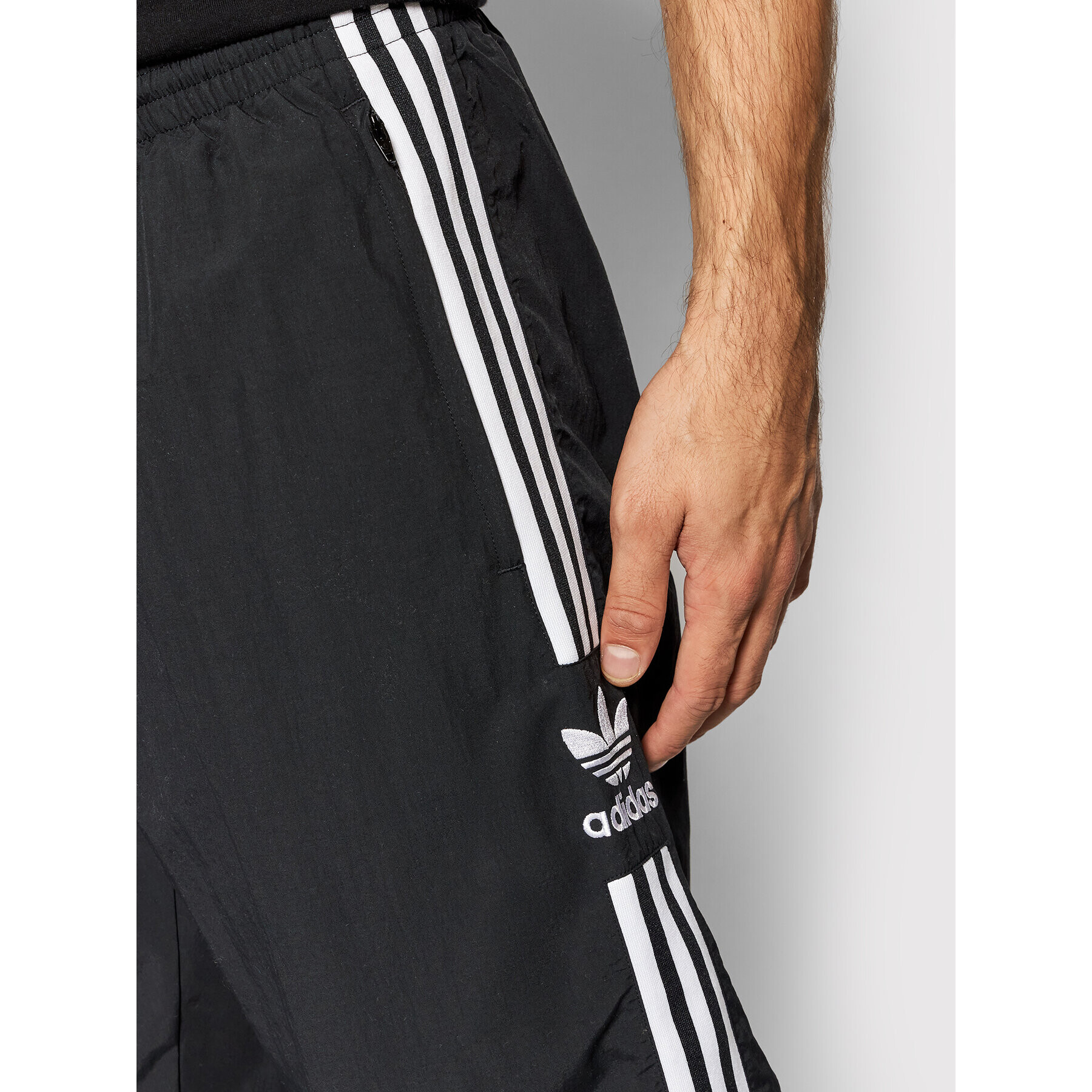 adidas Долнище анцуг adicolor Classics Lock-Up Trefoil H41387 Черен Regular Fit - Pepit.bg