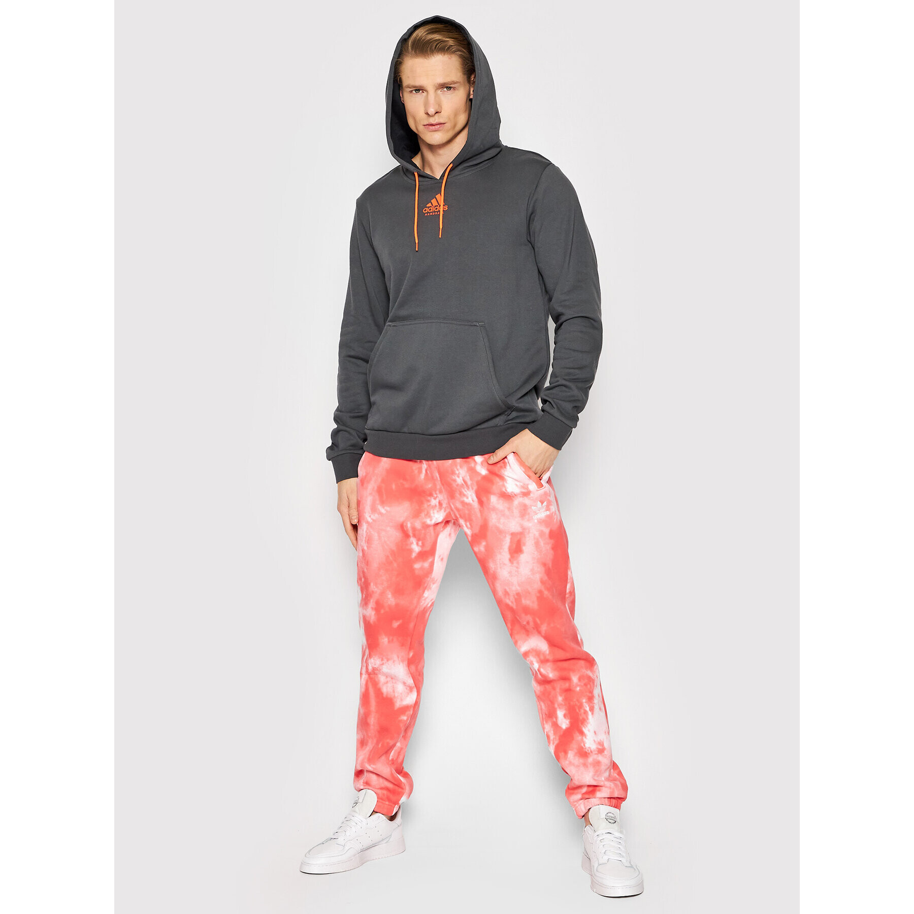 adidas Долнище анцуг adicolor Essentials Trefoil HE9440 Червен Slim Fit - Pepit.bg