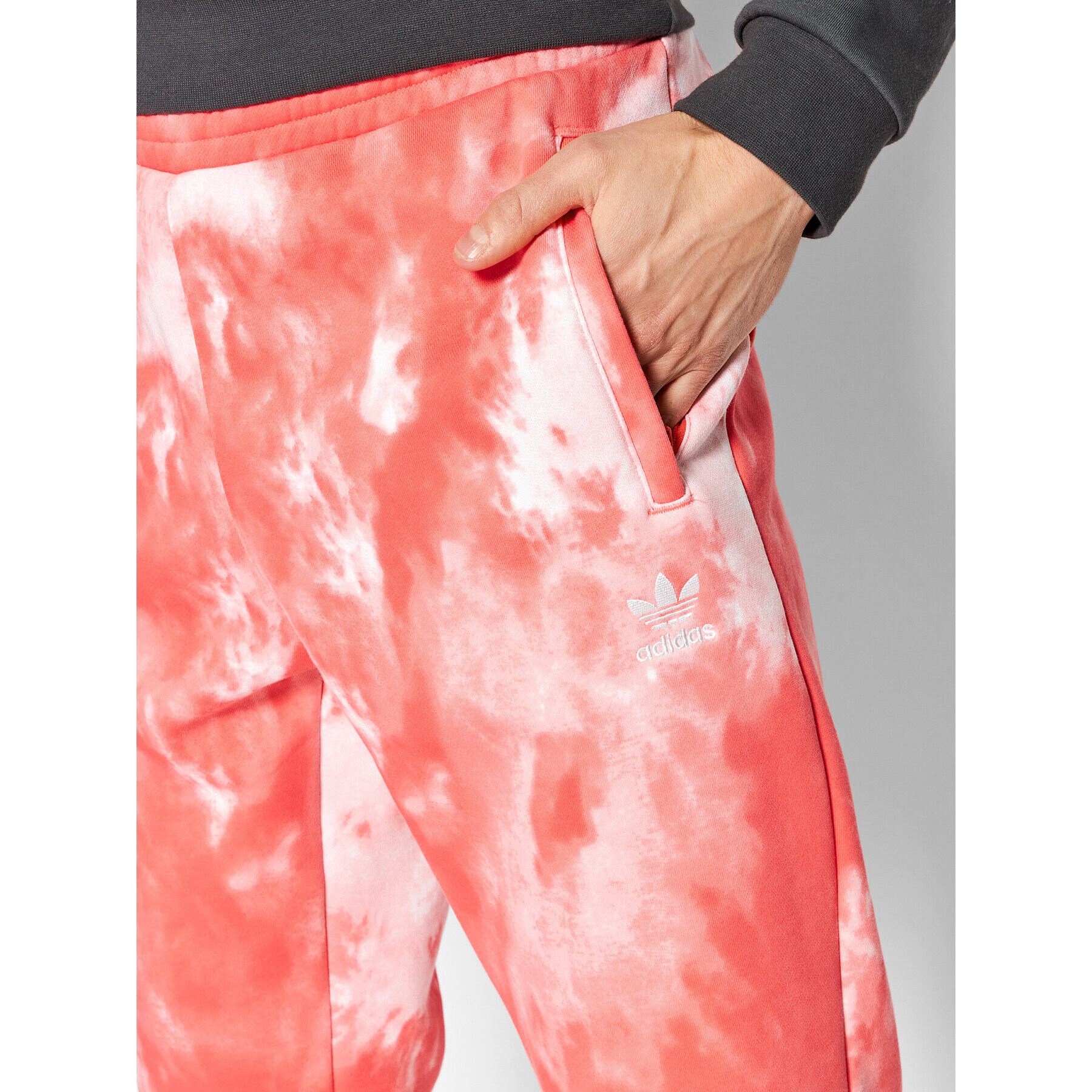 adidas Долнище анцуг adicolor Essentials Trefoil HE9440 Червен Slim Fit - Pepit.bg