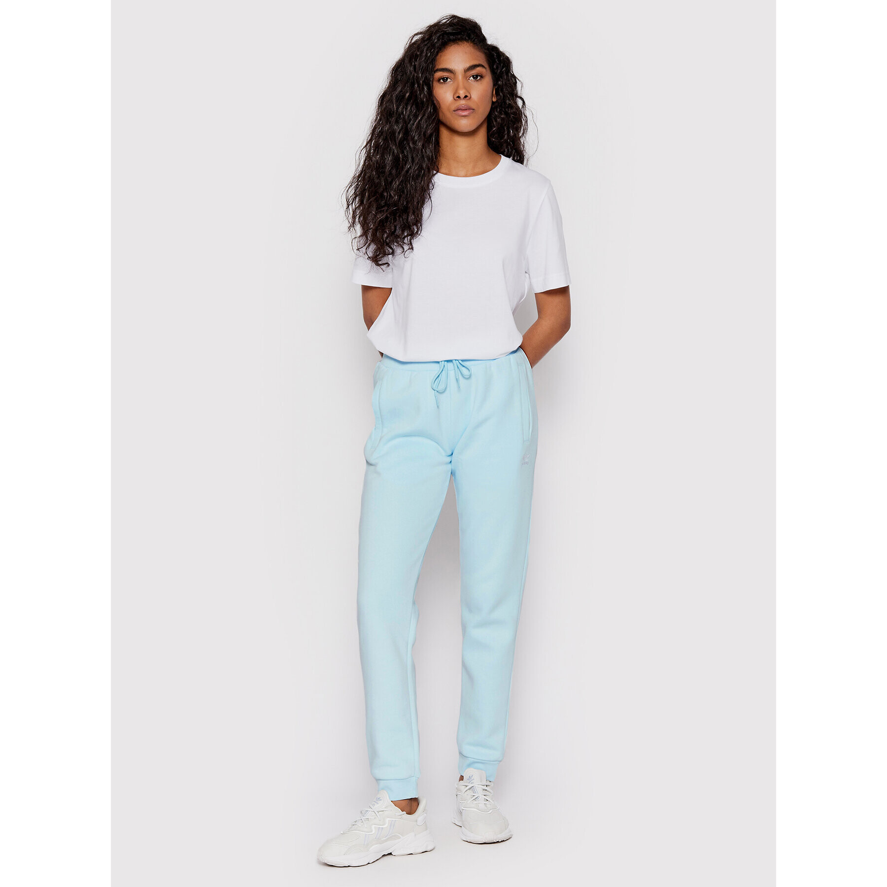 adidas Долнище анцуг adicolor Essentials HM1833 Син Slim Fit - Pepit.bg