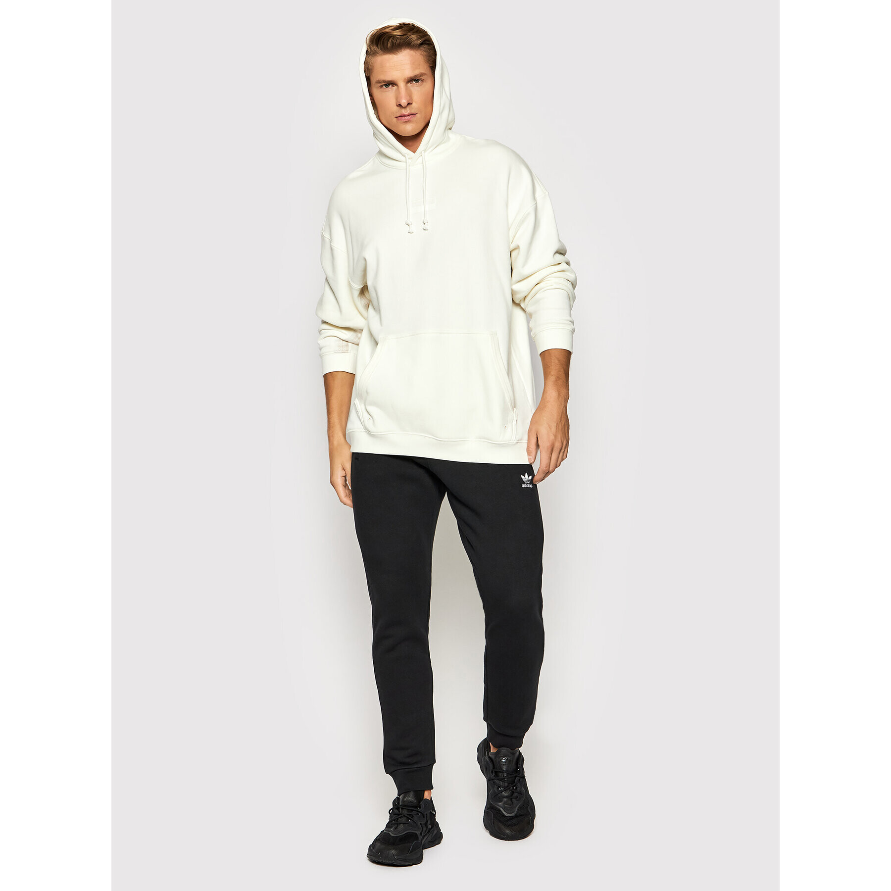 adidas Долнище анцуг adicolor Essentials Trefoil H34657 Черен Slim Fit - Pepit.bg