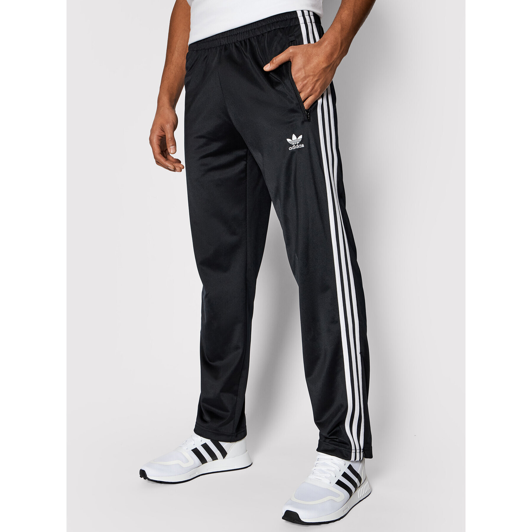 adidas Долнище анцуг adicolor Firebird Tp GN3517 Черен Regular Fit - Pepit.bg