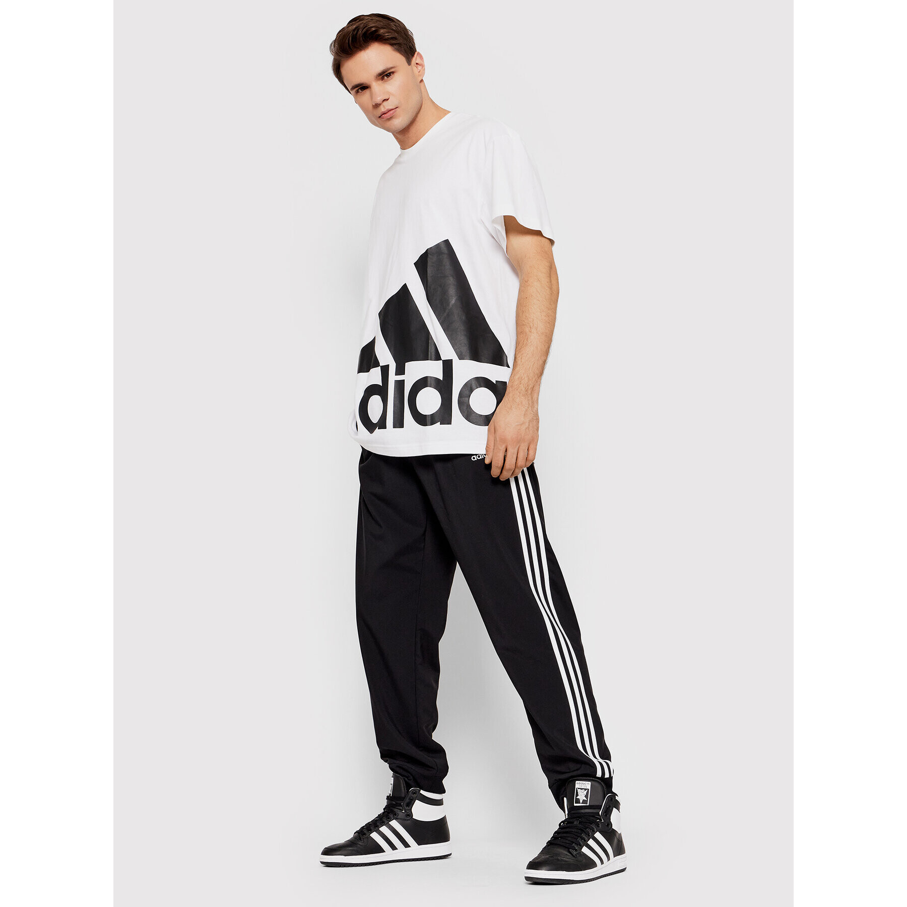 adidas Долнище анцуг Aeroready Essentials 3-Stripes GK8980 Черен Regular Fit - Pepit.bg