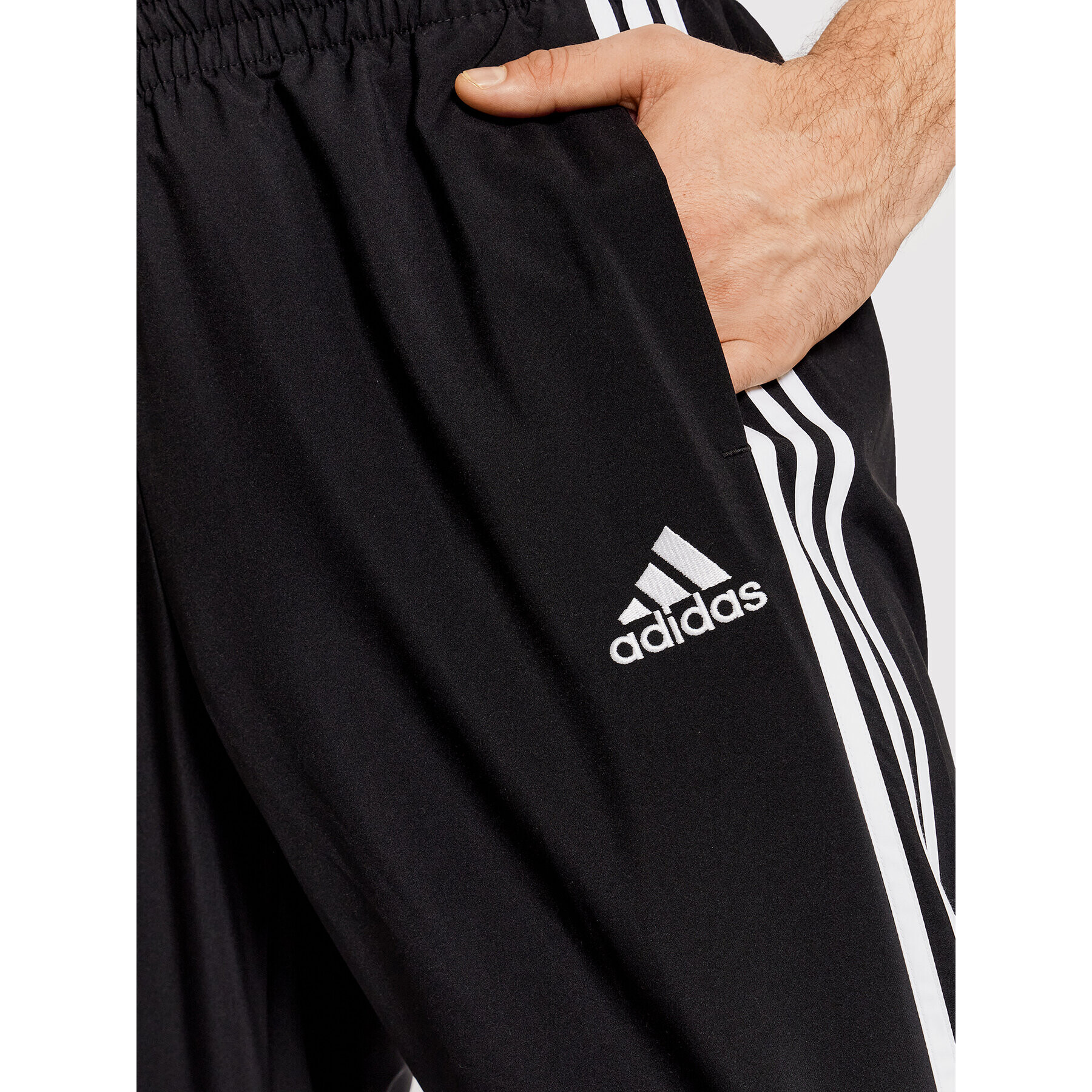 adidas Долнище анцуг Aeroready Essentials 3-Stripes GK8980 Черен Regular Fit - Pepit.bg