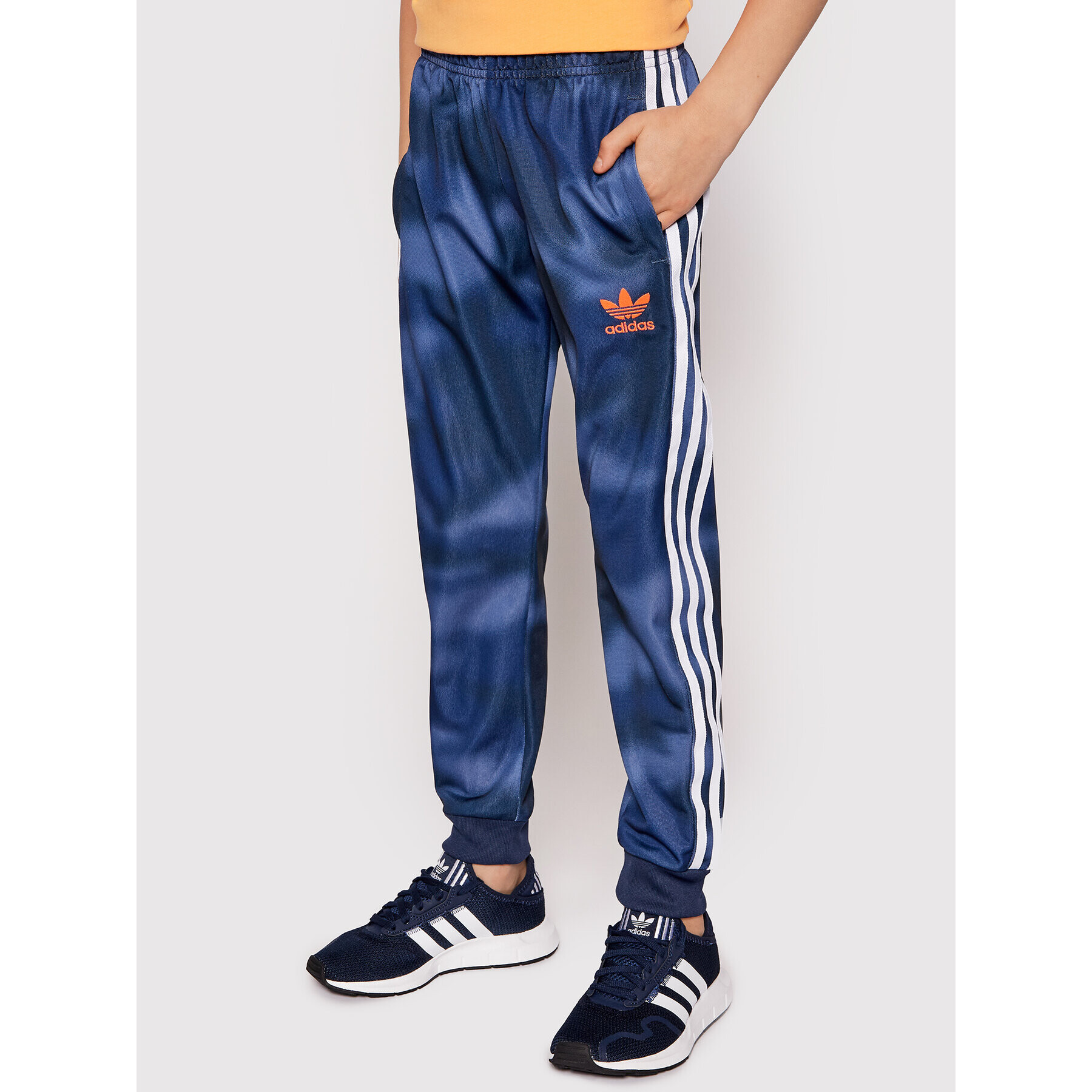 adidas Долнище анцуг Allover Print Camo SST GN4129 Тъмносин Slim Fit - Pepit.bg