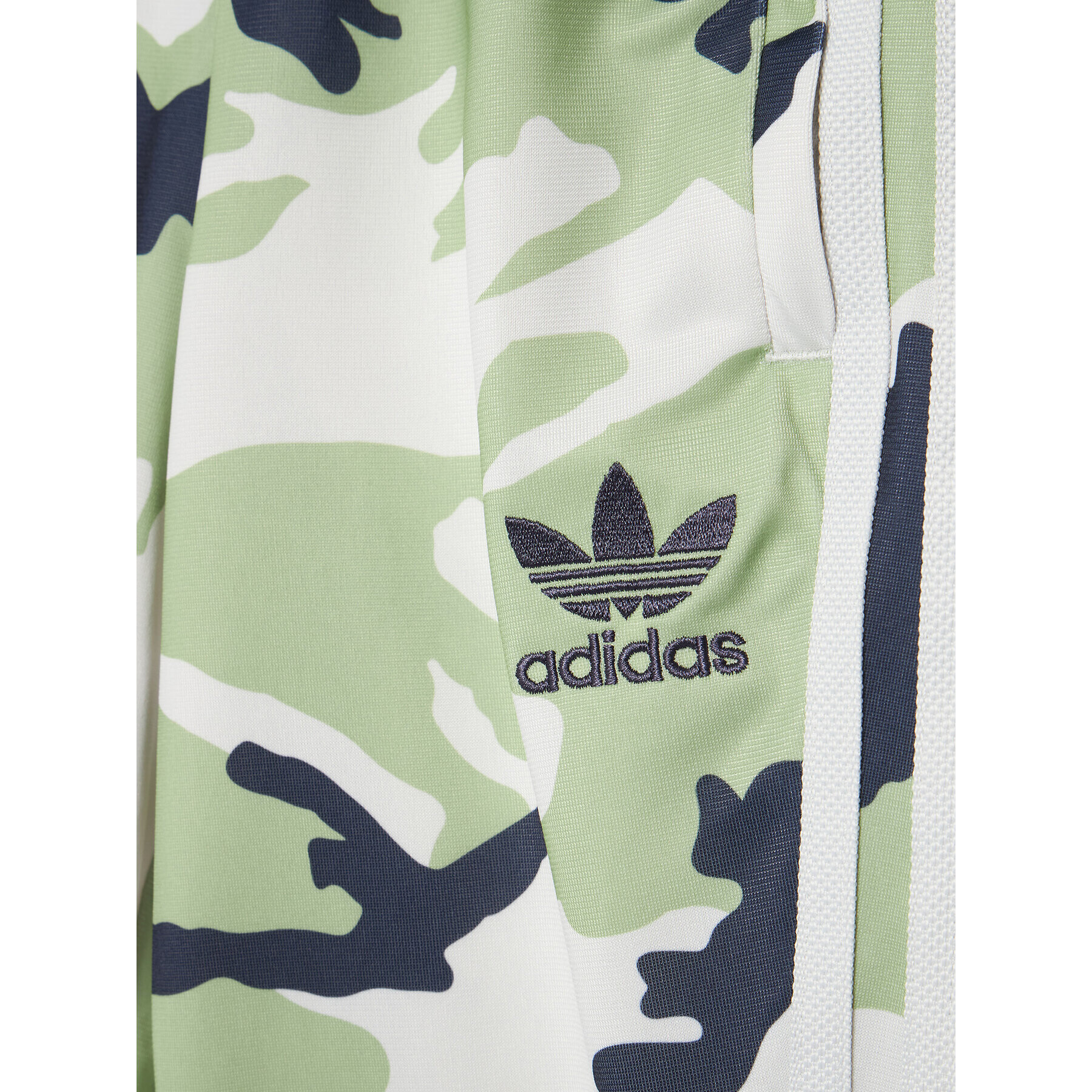 adidas Долнище анцуг Camo Sst HB9434 Зелен Regular Fit - Pepit.bg