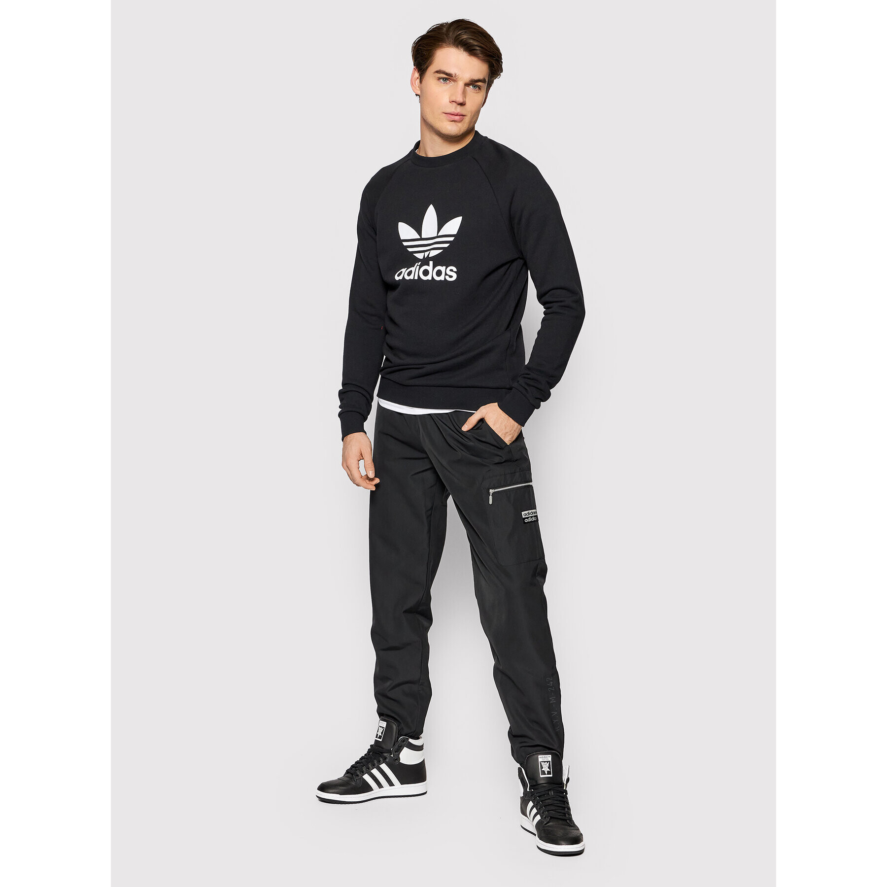 adidas Долнище анцуг Cargo H59875 Черен Regular Fit - Pepit.bg