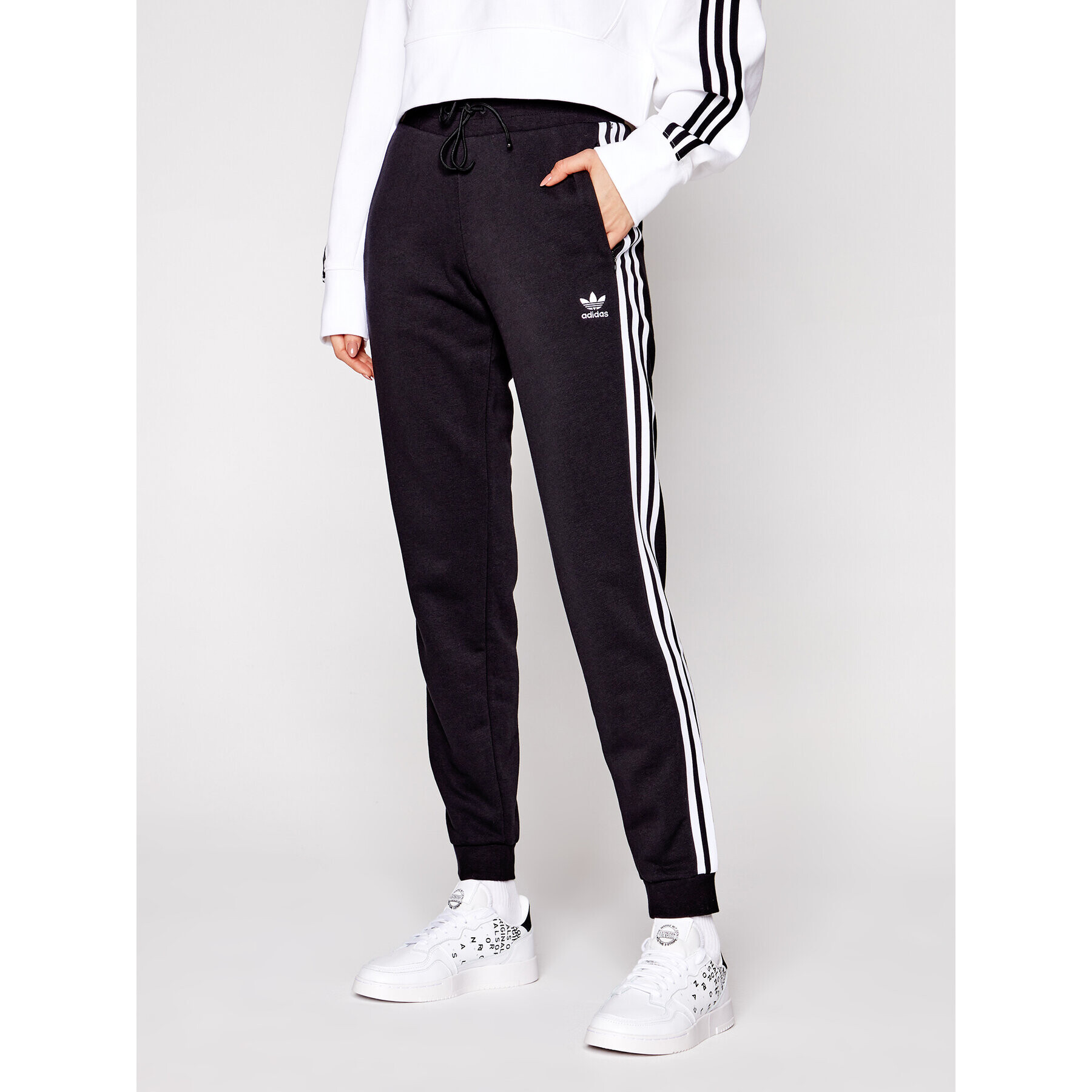 adidas Долнище анцуг Cuffed GD2255 Черен Slim Fit - Pepit.bg