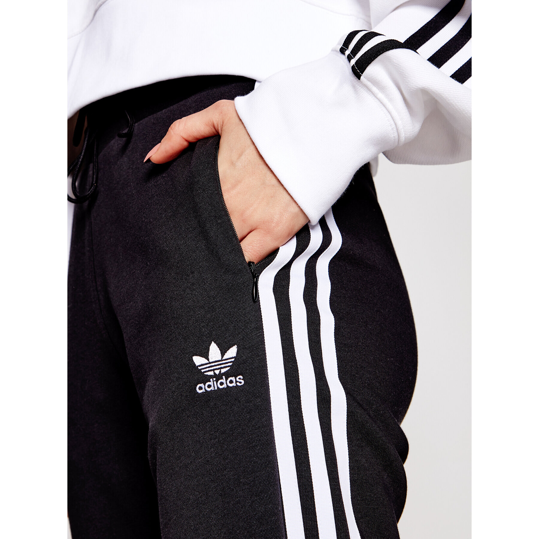 adidas Долнище анцуг Cuffed GD2255 Черен Slim Fit - Pepit.bg