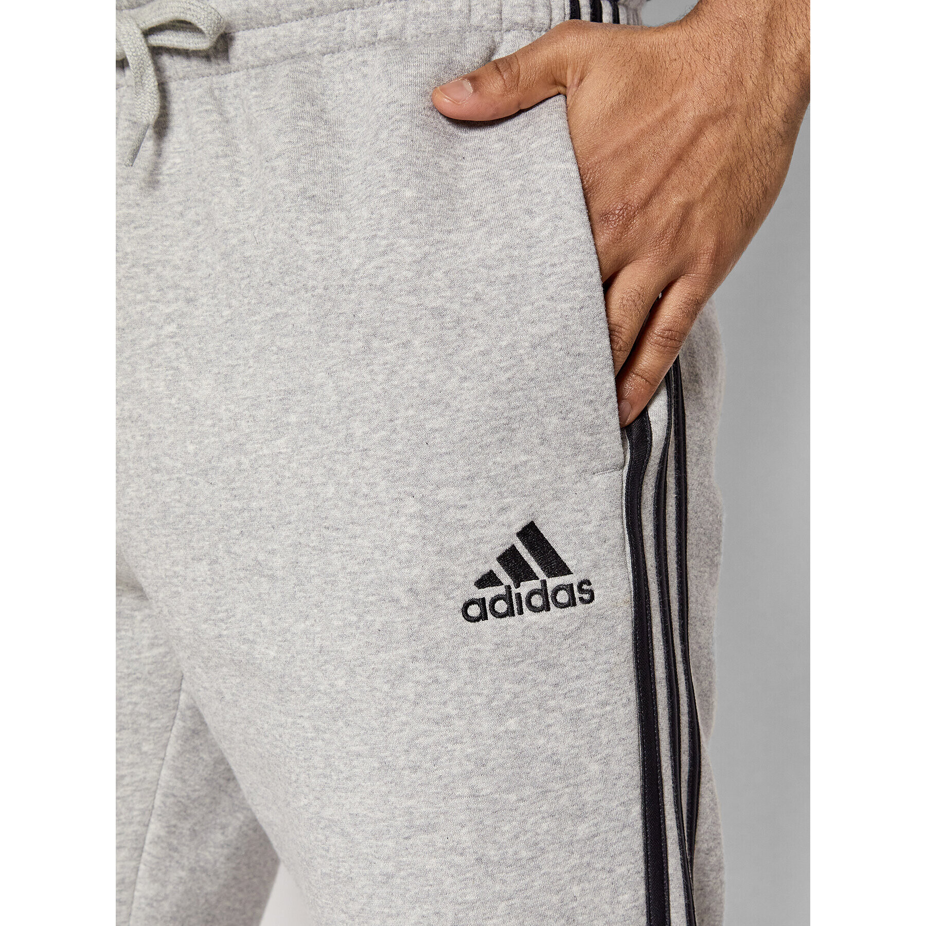 adidas Долнище анцуг Essentials 3-Stripes GM1091 Сив Slim Fit - Pepit.bg