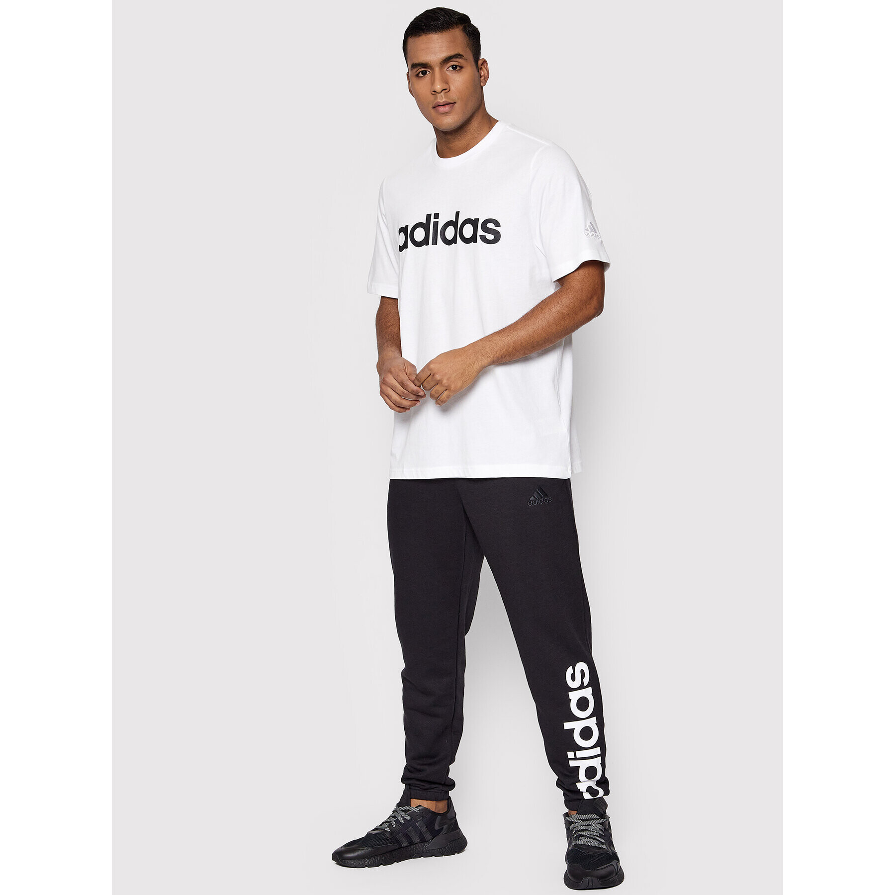 adidas Долнище анцуг Essentials French GK8897 Черен Regular Fit - Pepit.bg
