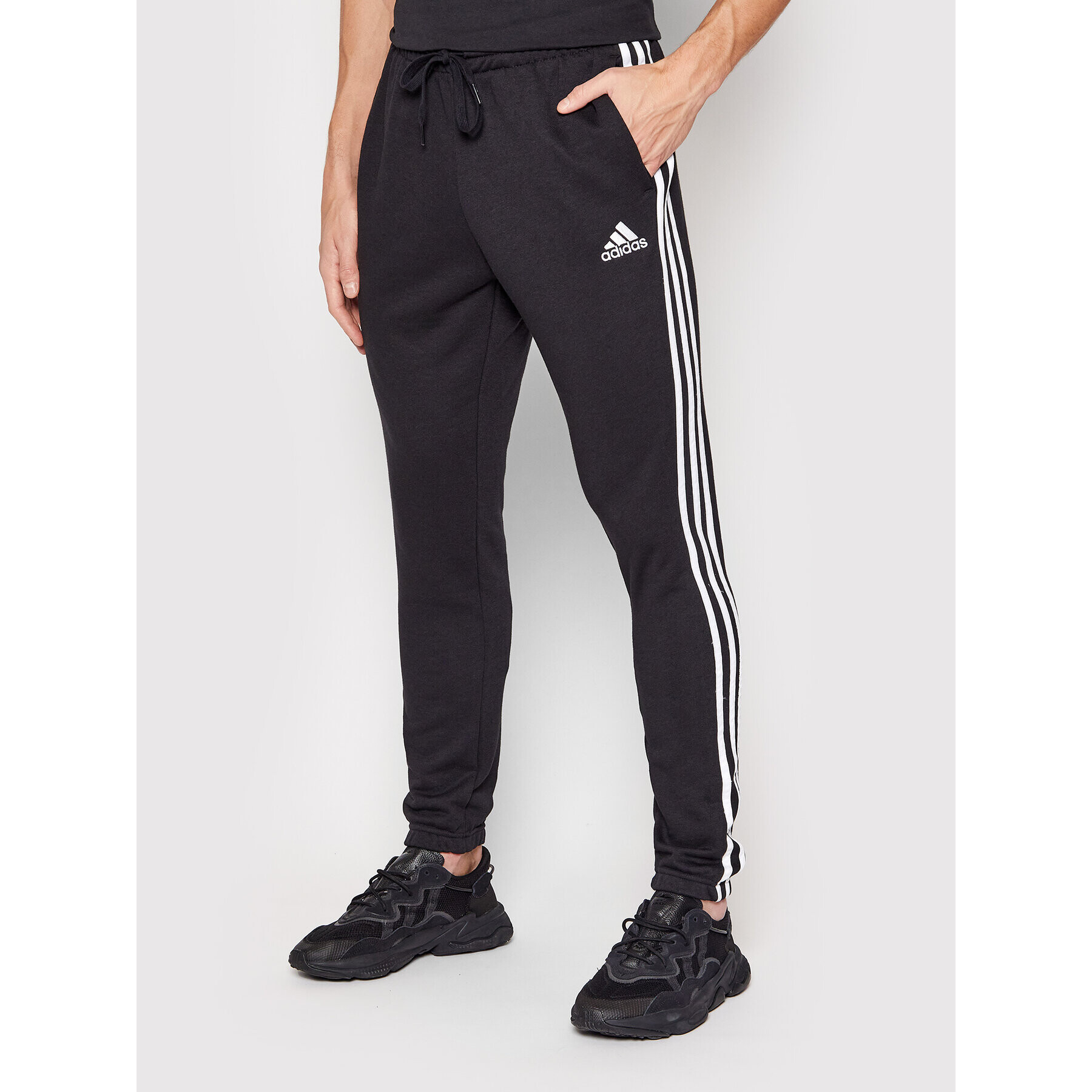 adidas Долнище анцуг Essentials GK8829 Черен Regular Fit - Pepit.bg