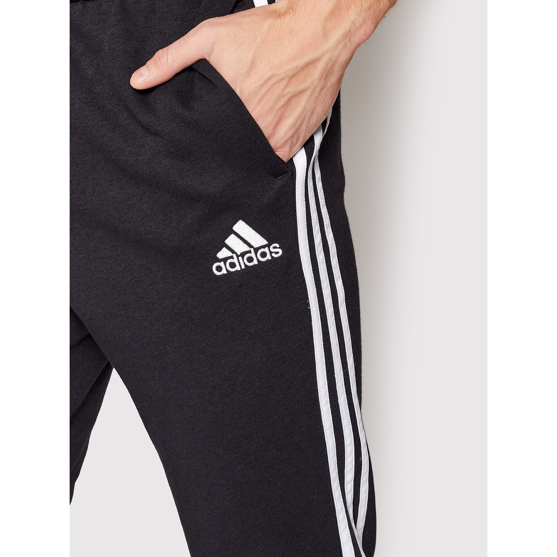 adidas Долнище анцуг Essentials GK8829 Черен Regular Fit - Pepit.bg