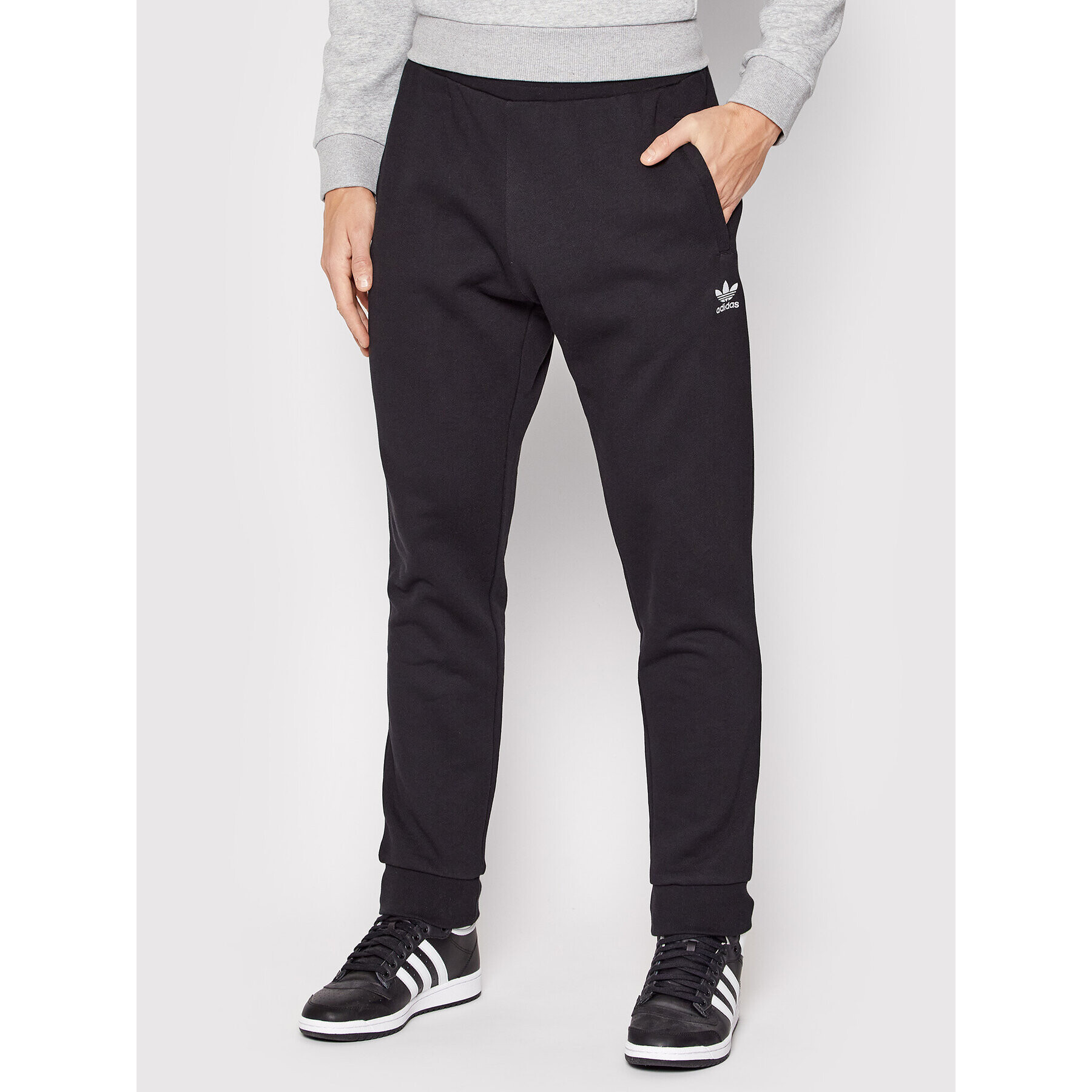 adidas Долнище анцуг Essentials HC5126 Черен Slim Fit - Pepit.bg