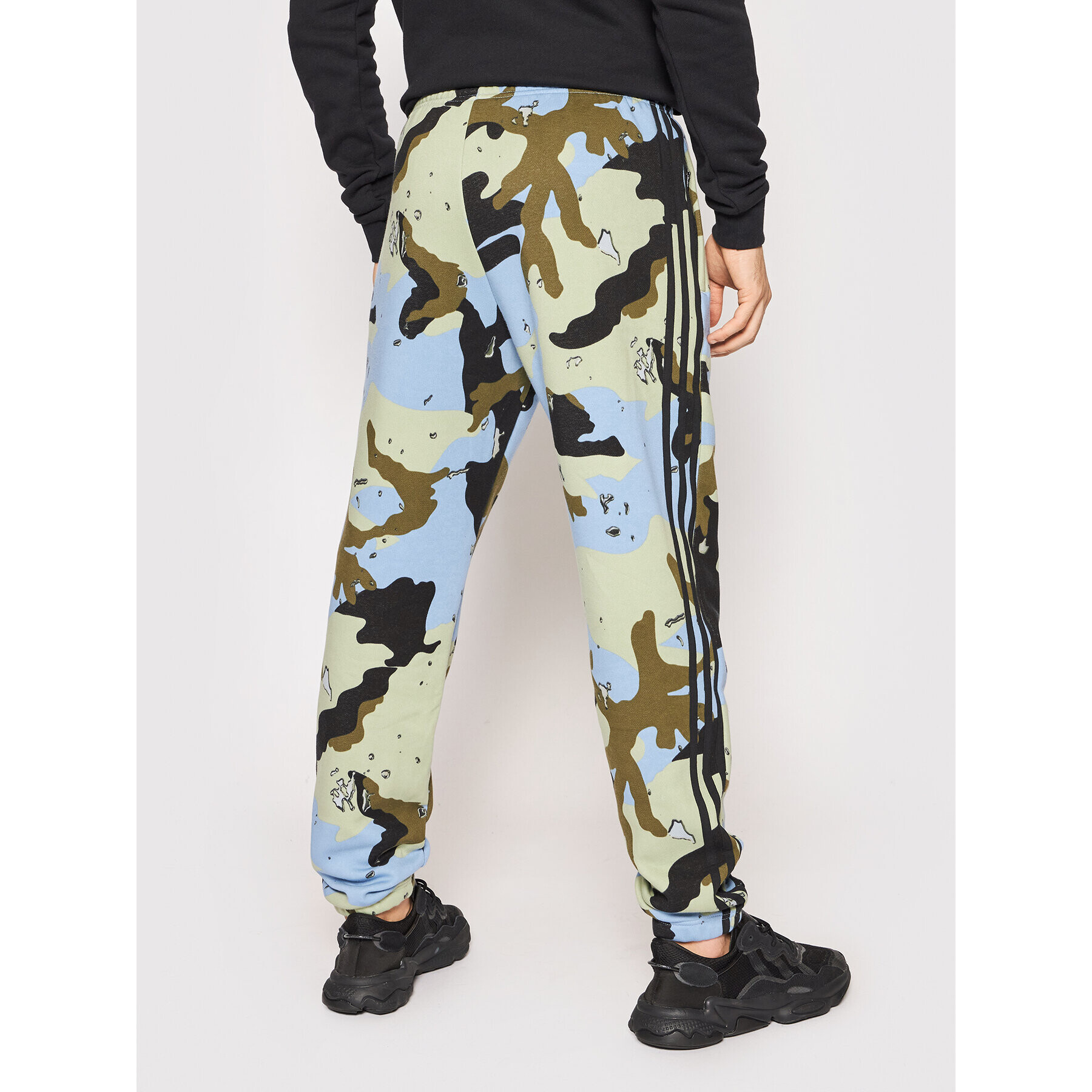 adidas Долнище анцуг Graphics Camo H13465 Син Regular Fit - Pepit.bg