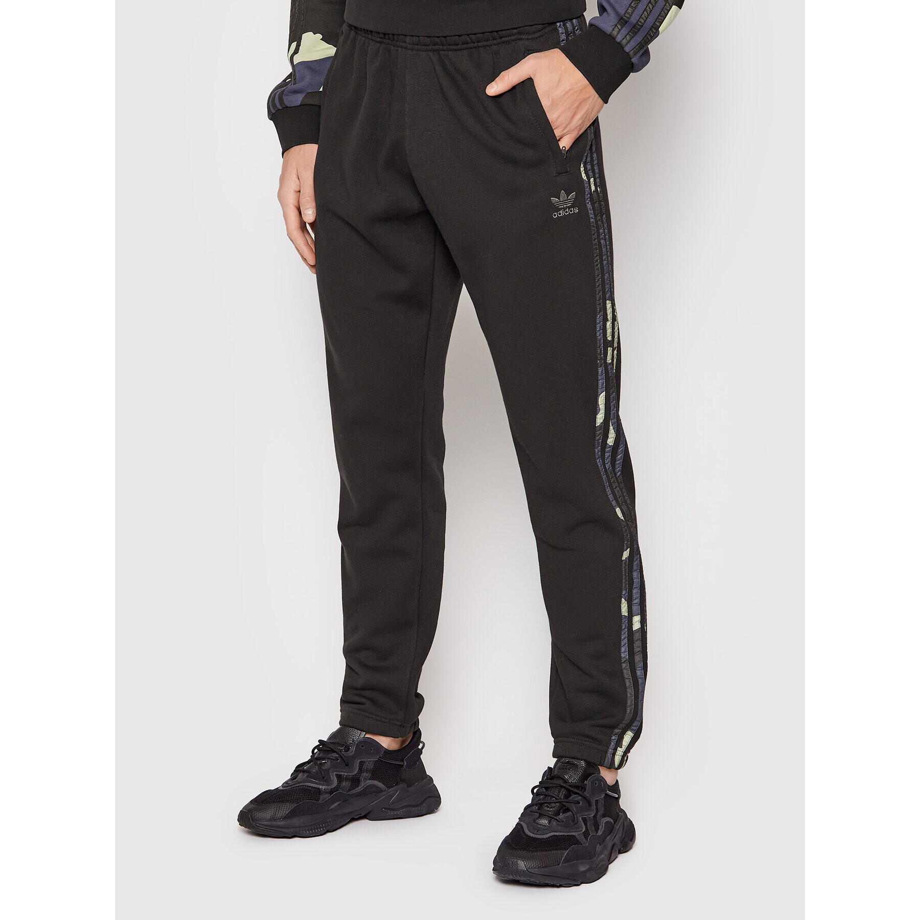 adidas Долнище анцуг Graphics Camo HF4878 Черен Regular Fit - Pepit.bg
