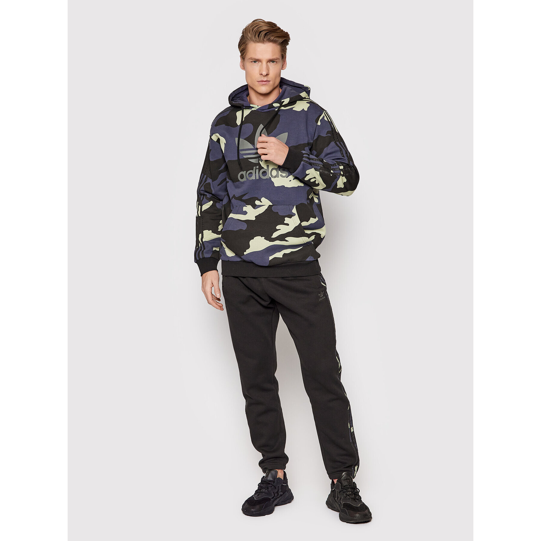 adidas Долнище анцуг Graphics Camo HF4878 Черен Regular Fit - Pepit.bg