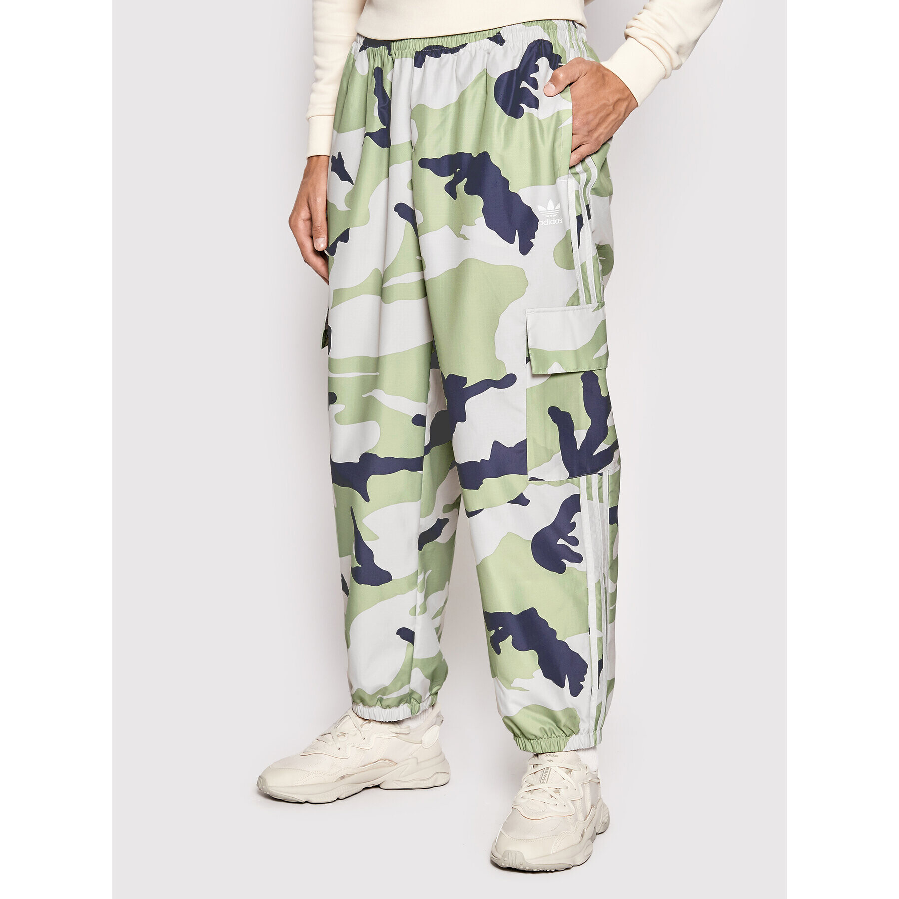 adidas Долнище анцуг Graphics Camo HF4884 Зелен Loose Fit - Pepit.bg