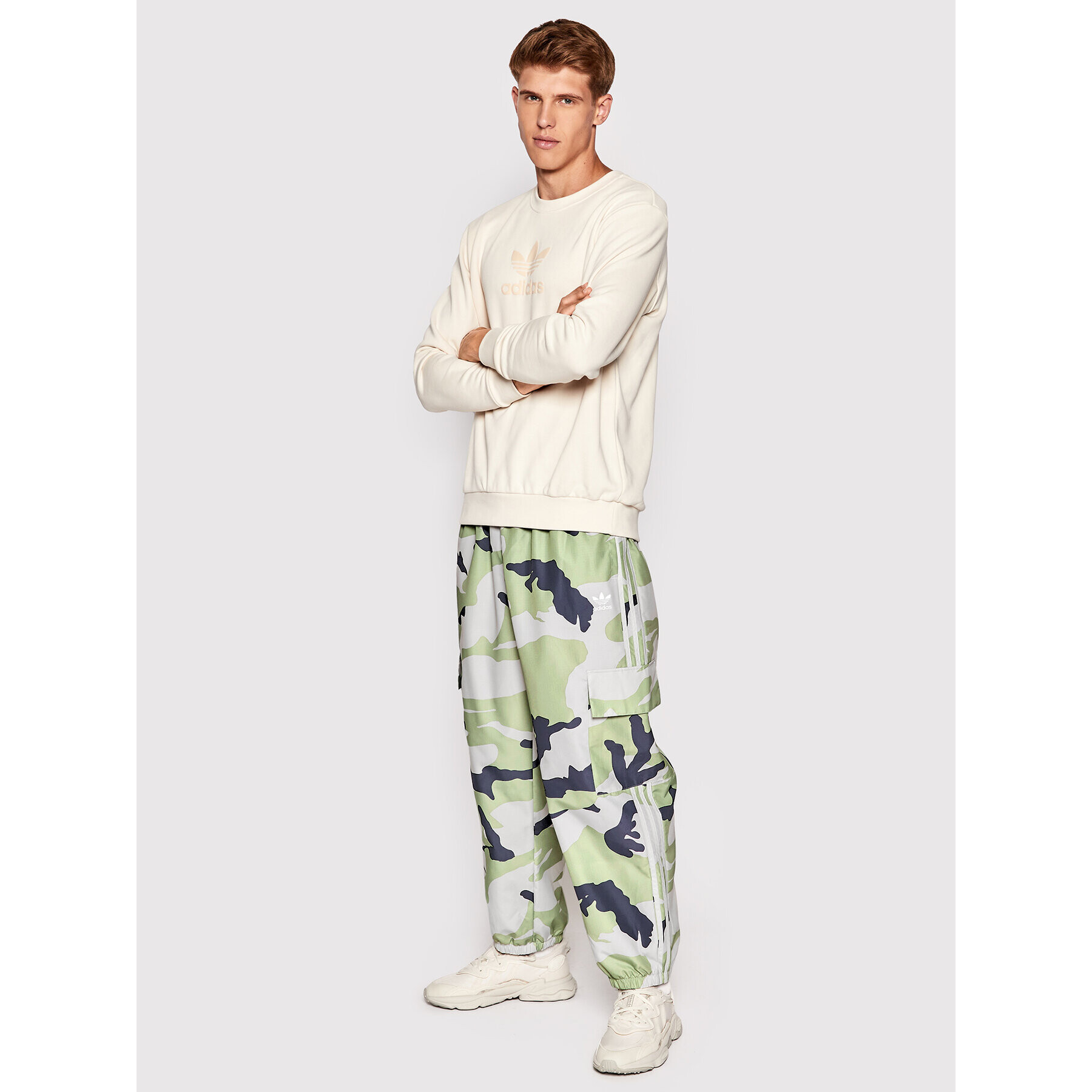 adidas Долнище анцуг Graphics Camo HF4884 Зелен Loose Fit - Pepit.bg