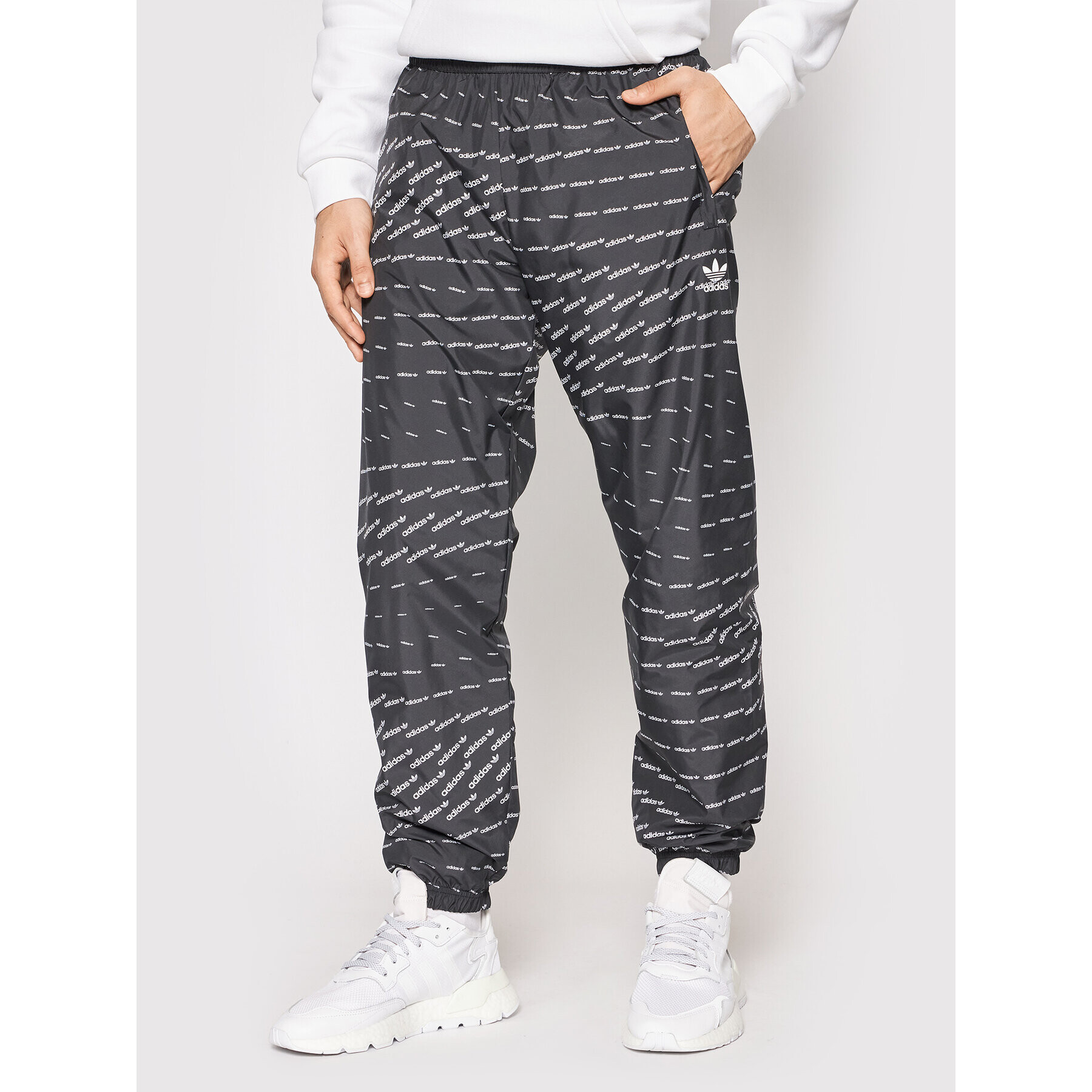 adidas Долнище анцуг Graphics Monogram H13484 Черен Regular Fit - Pepit.bg