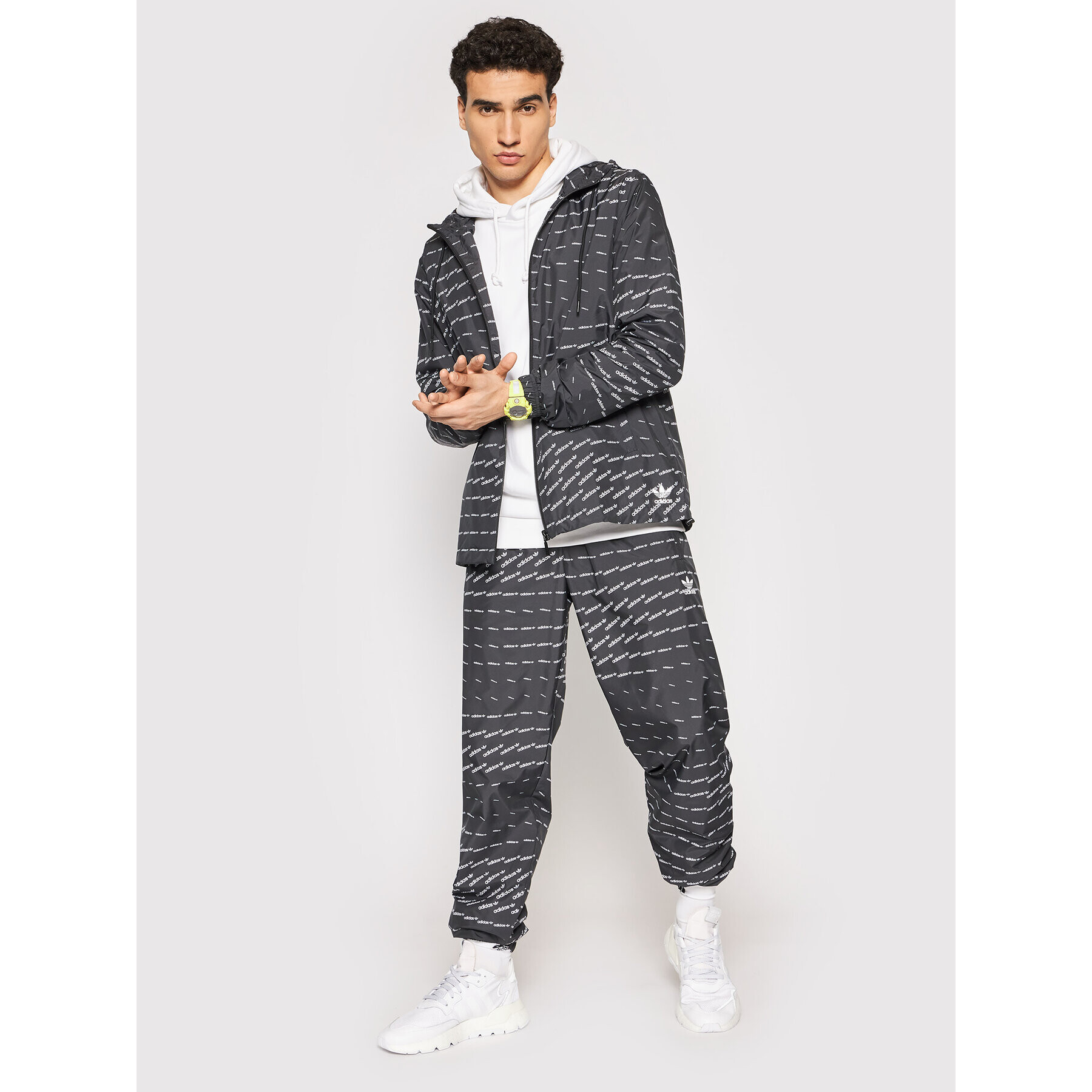 adidas Долнище анцуг Graphics Monogram H13484 Черен Regular Fit - Pepit.bg