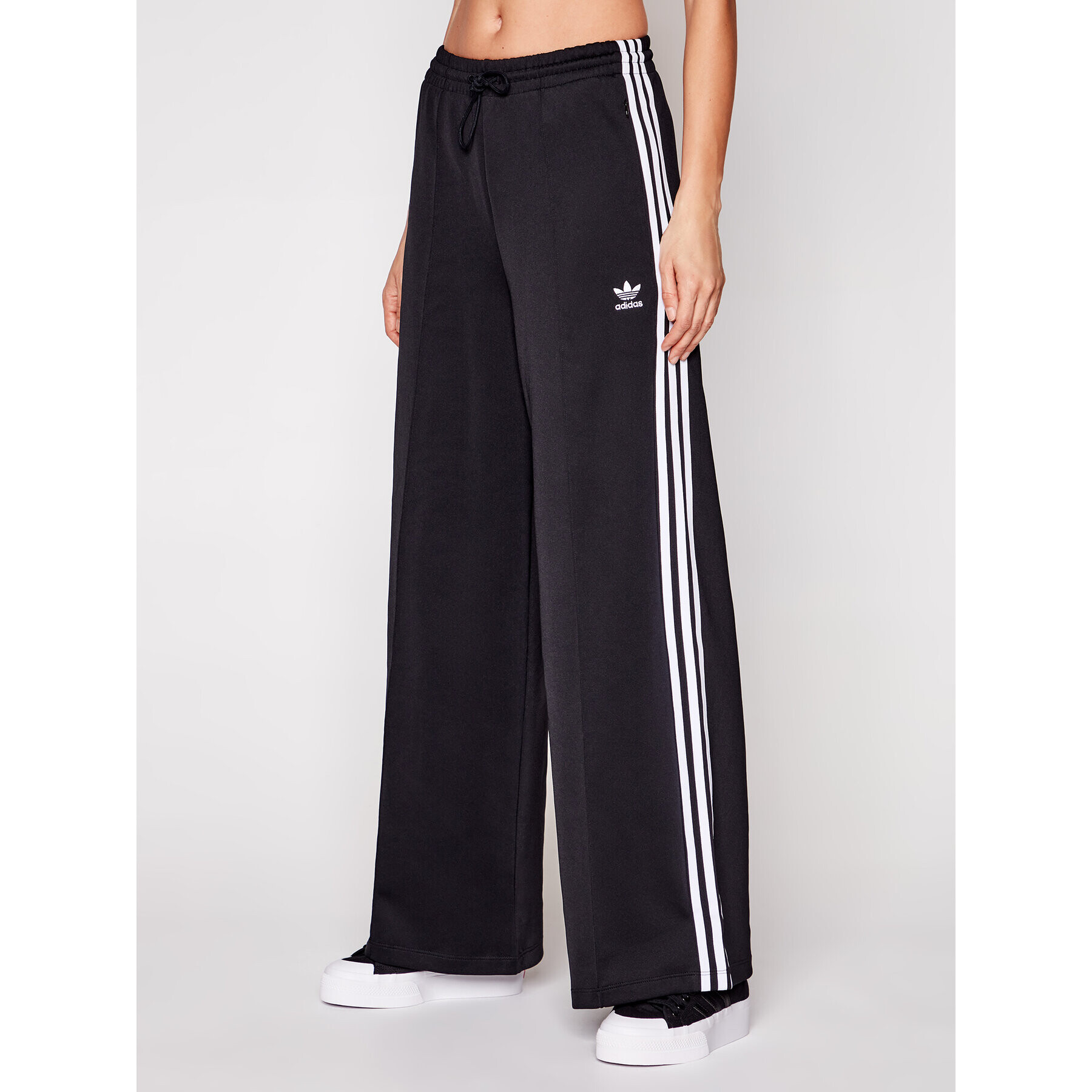 adidas Долнище анцуг Primeblue Wide Leg GD2273 Черен Relaxed Fit - Pepit.bg