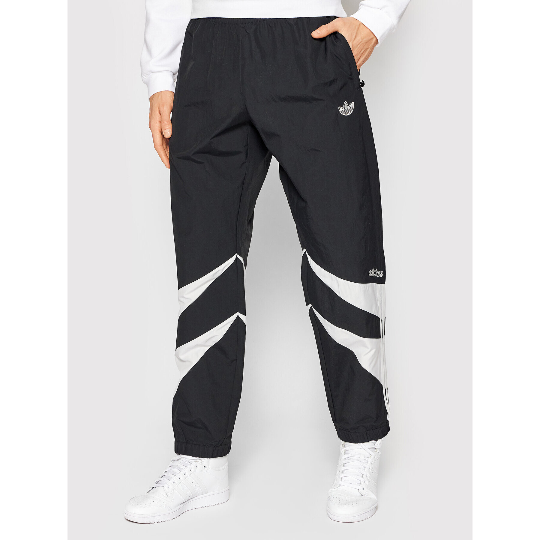 adidas Долнище анцуг Shark Woven H06758 Черен Regular Fit - Pepit.bg