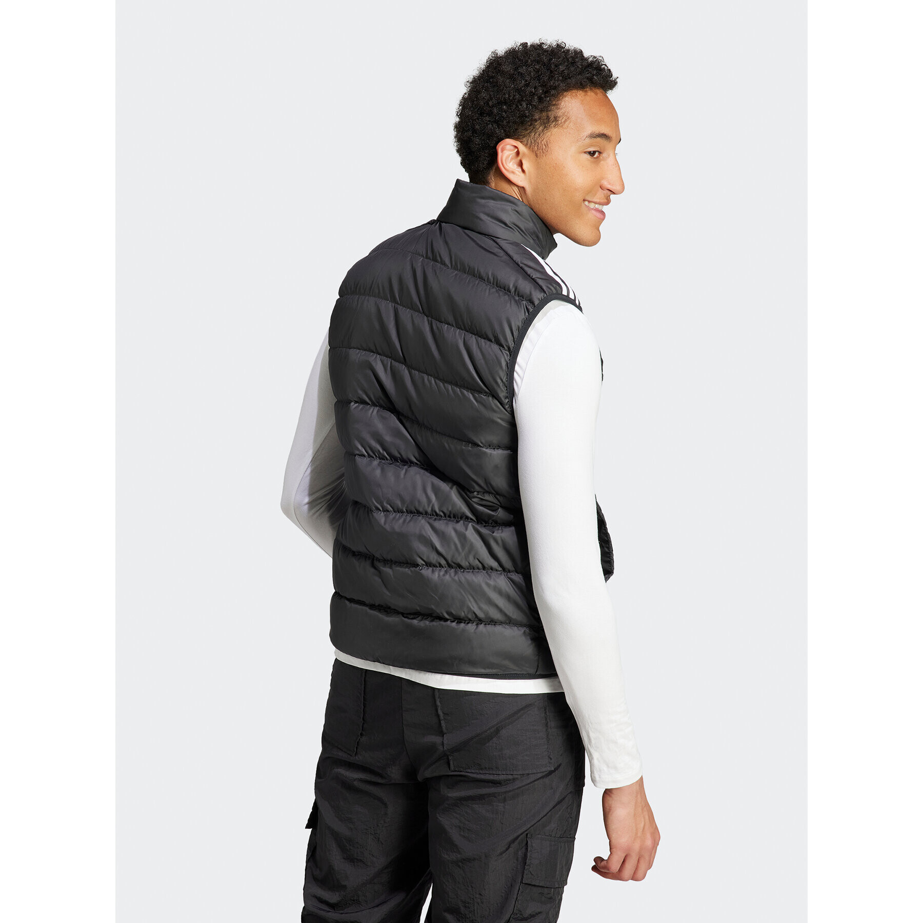 adidas Елек Essentials 3-Stripes HZ5728 Черен Regular Fit - Pepit.bg