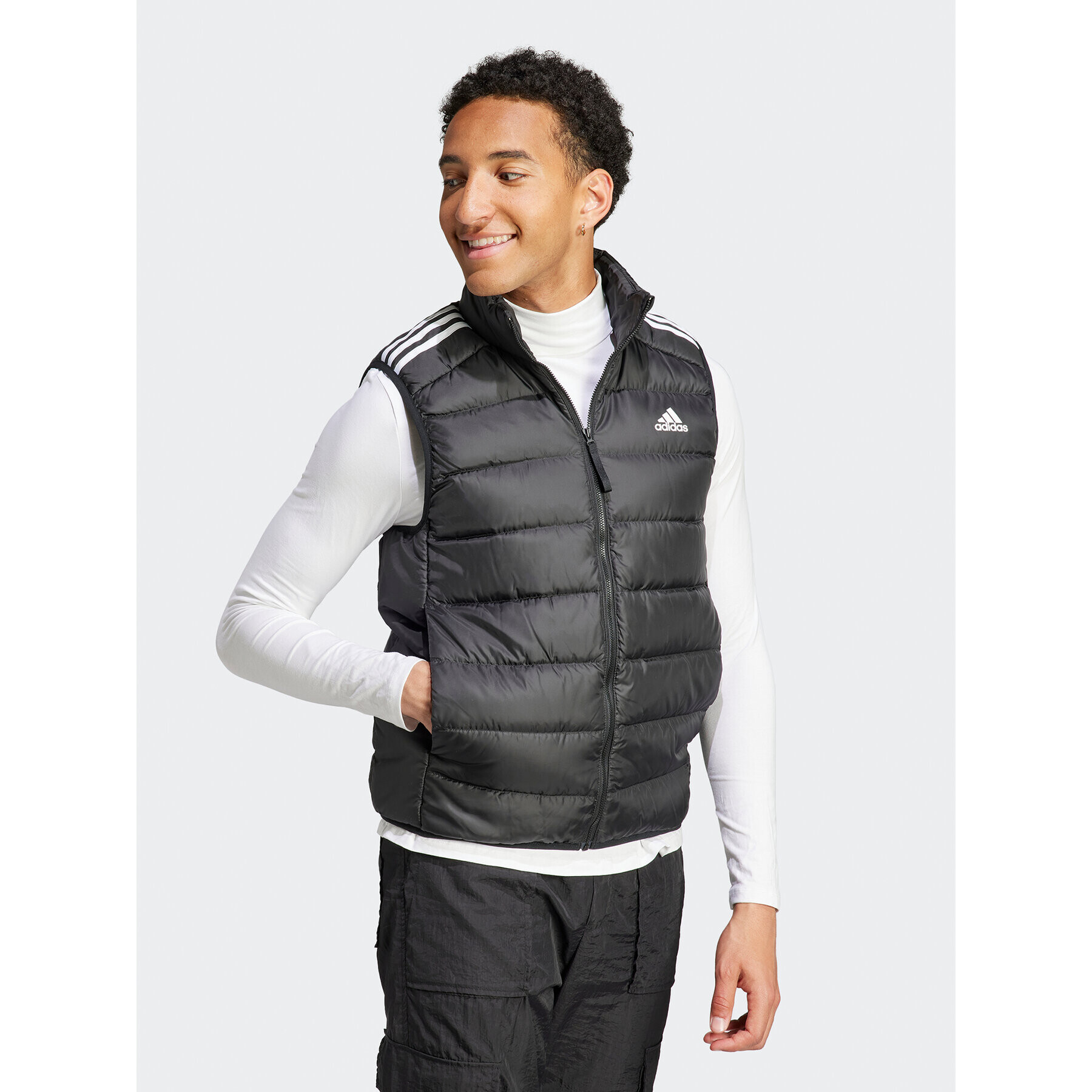 adidas Елек Essentials 3-Stripes HZ5728 Черен Regular Fit - Pepit.bg