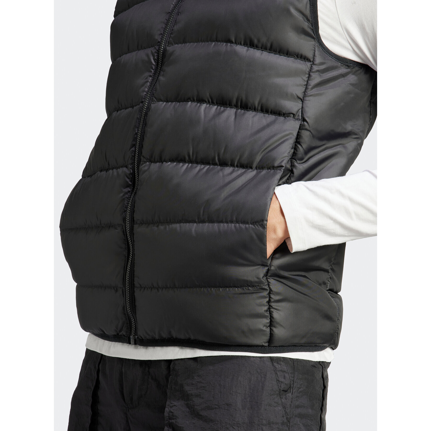 adidas Елек Essentials 3-Stripes HZ5728 Черен Regular Fit - Pepit.bg