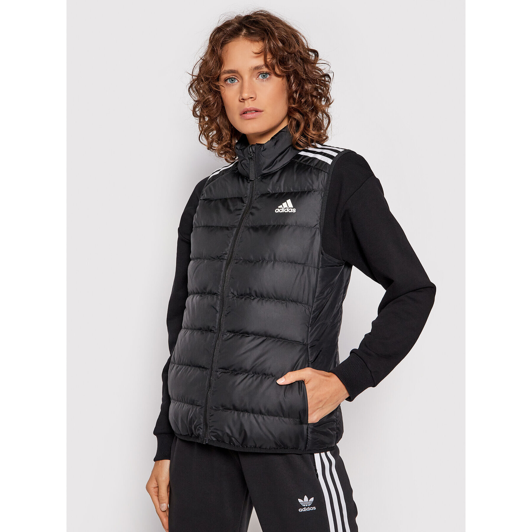 adidas Елек Essentials Down GH4586 Черен Slim Fit - Pepit.bg