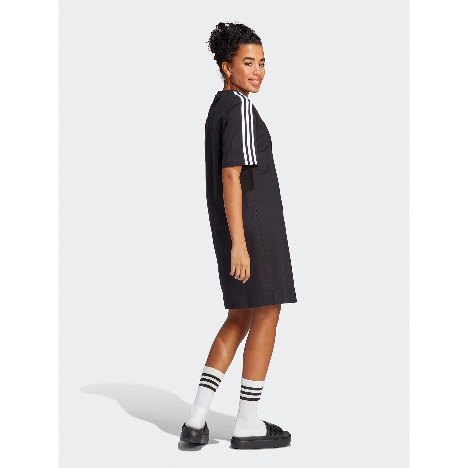 adidas Ежедневна рокля Essentials 3-Stripes Single Jersey Boyfriend Tee Dress HR4923 Черен Loose Fit - Pepit.bg