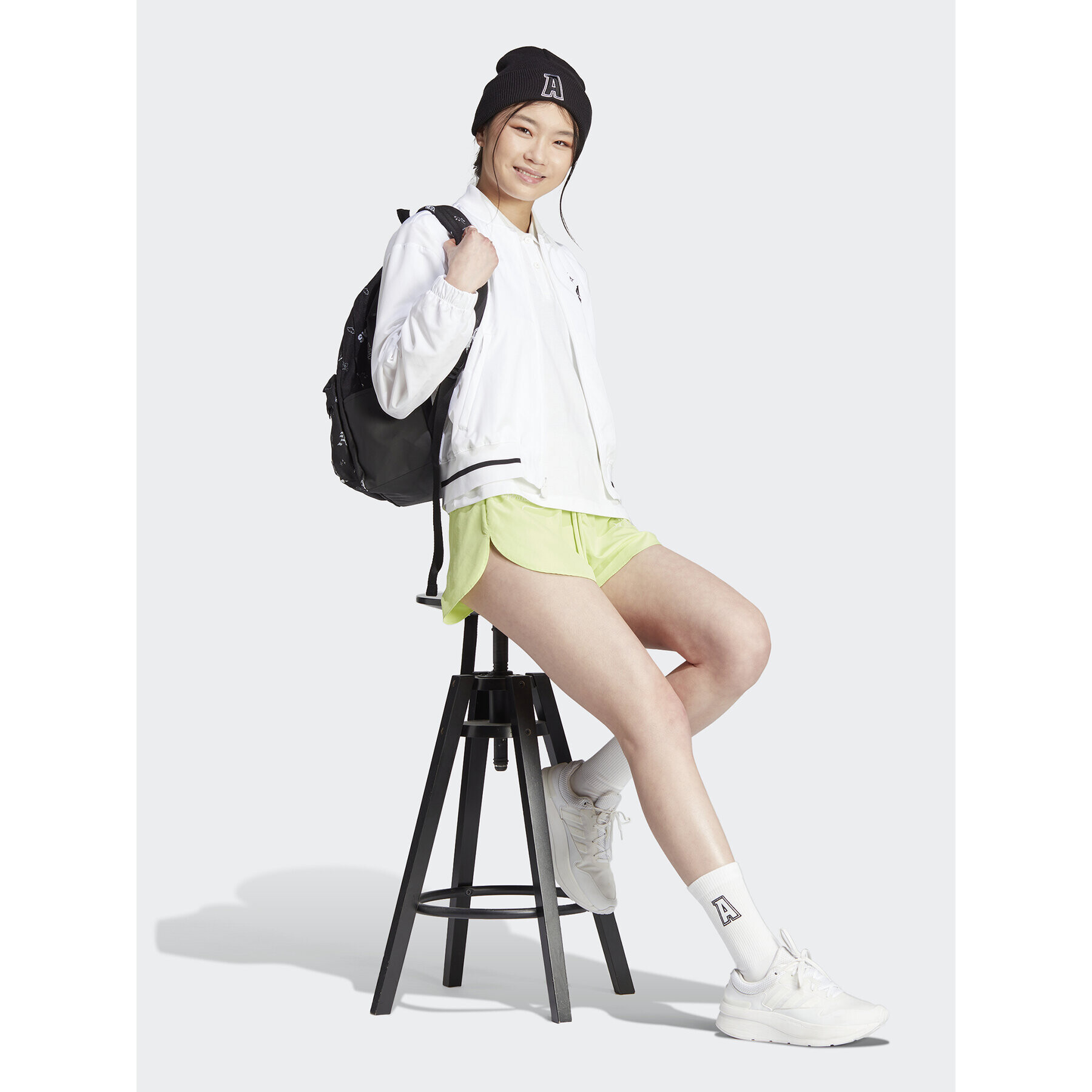 adidas Яке бомбър Scribble IA3137 Бял Loose Fit - Pepit.bg