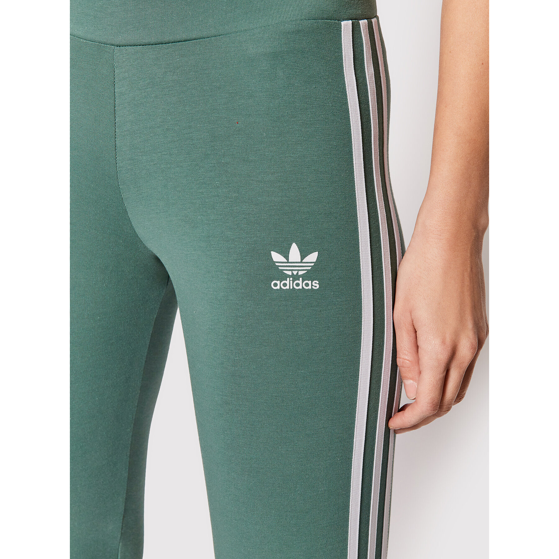 adidas Клин 3 Stripes HE0405 Зелен Slim Fit - Pepit.bg