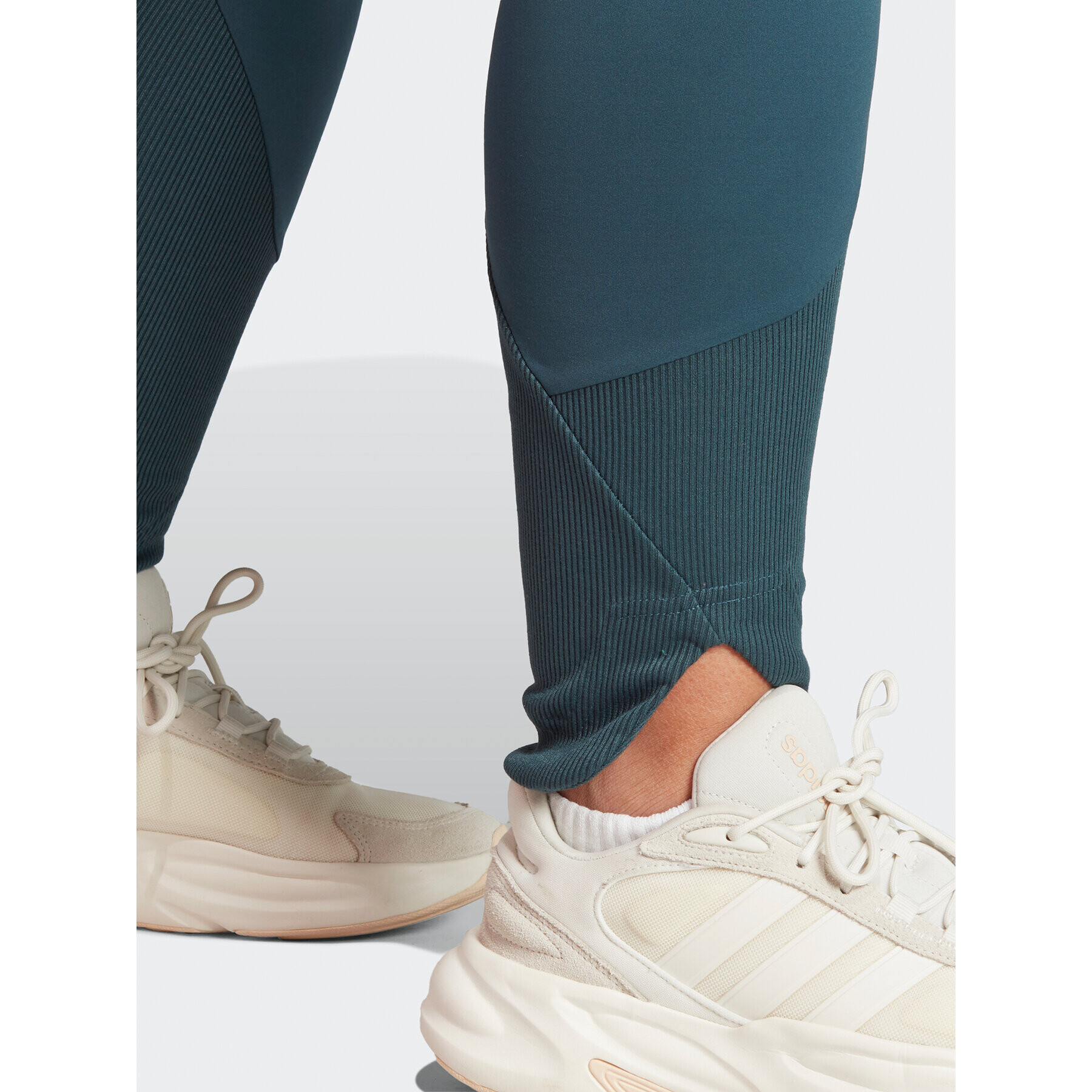 adidas Клин IL9591 Електриков Regular Fit - Pepit.bg