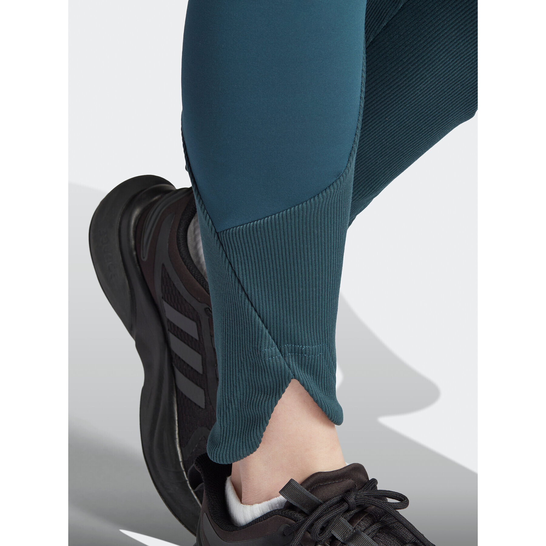 adidas Клин IM4941 Електриков Fitted Fit - Pepit.bg