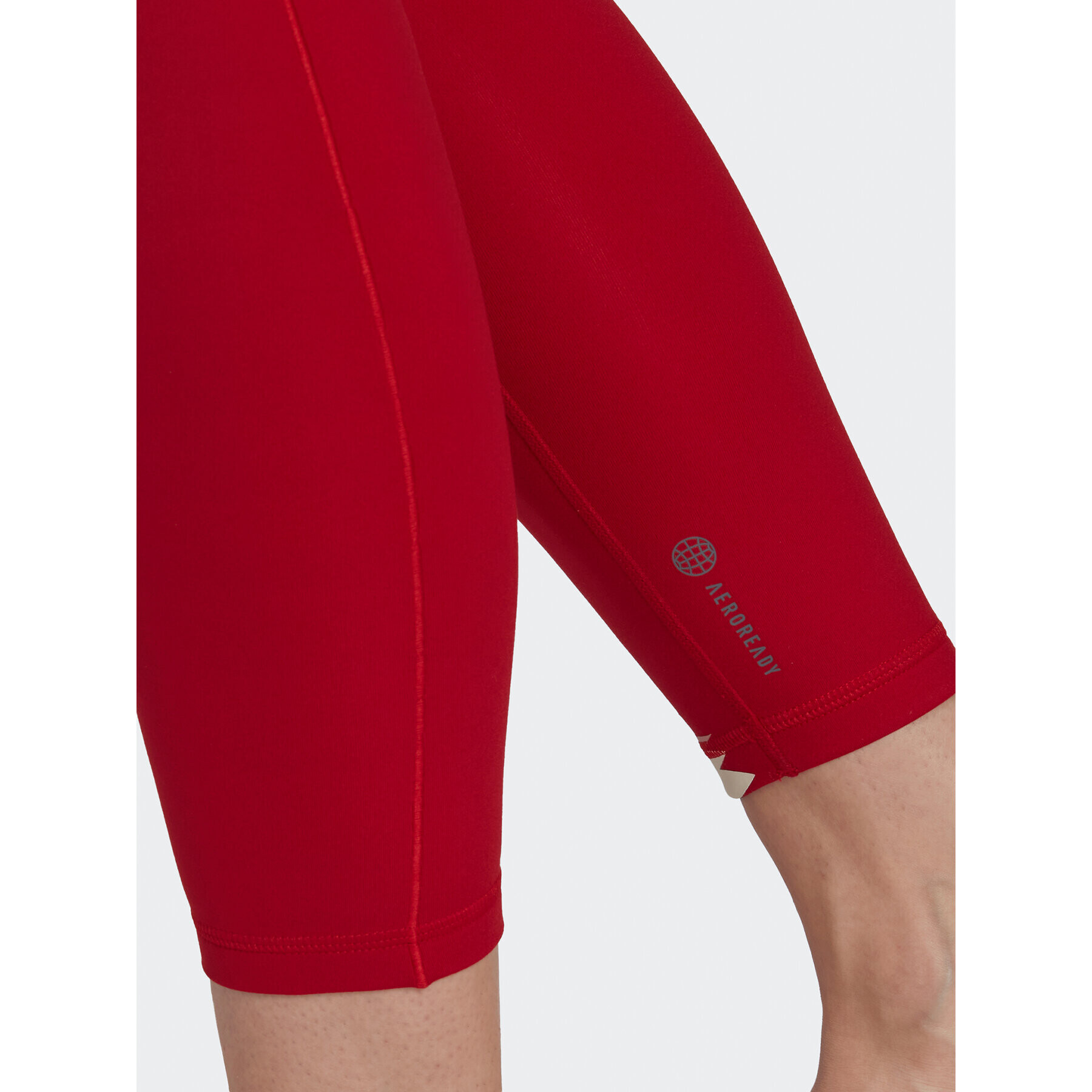 adidas Клин THEBE MAGUGU Studio HM9259 Червен Slim Fit - Pepit.bg