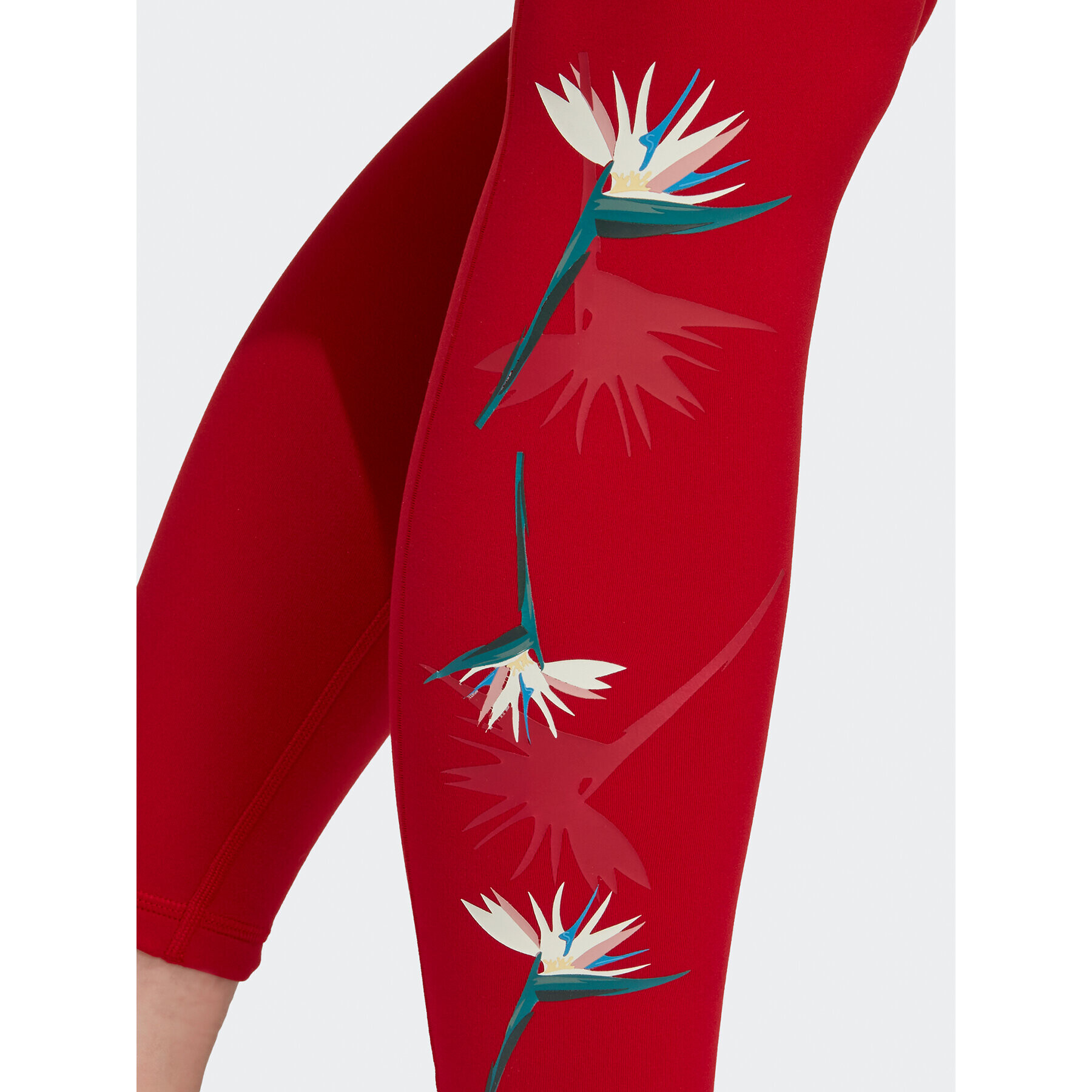 adidas Клин THEBE MAGUGU Studio HM9259 Червен Slim Fit - Pepit.bg