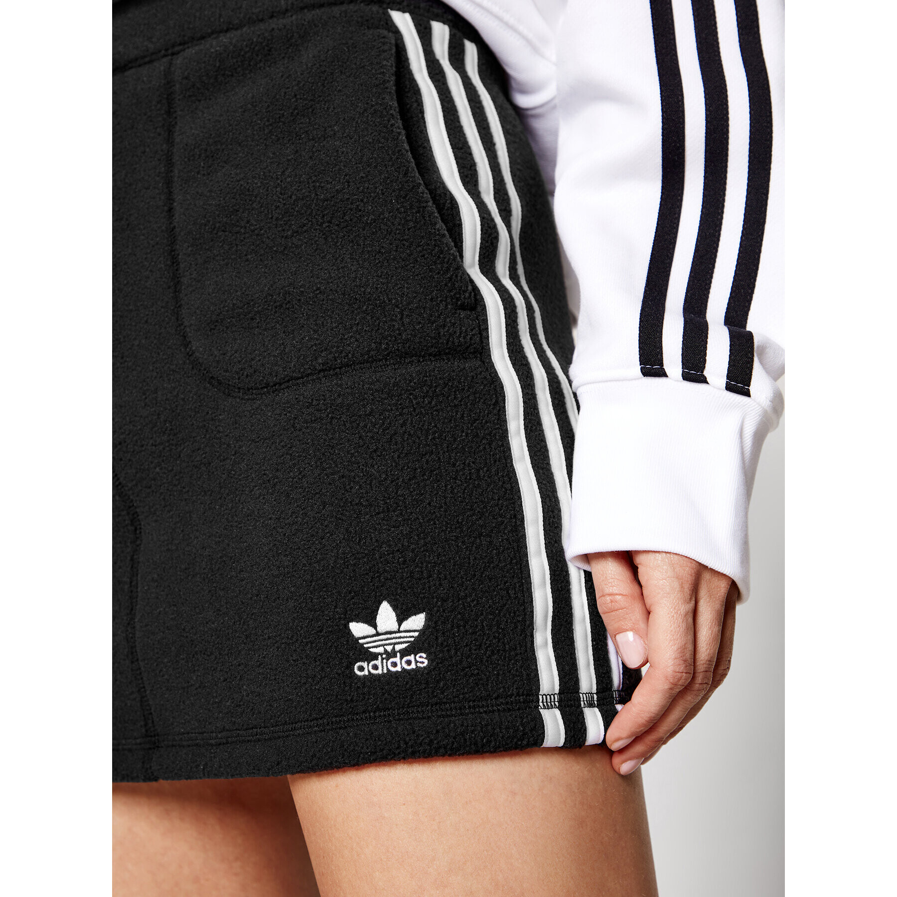 adidas Мини пола adicolor Classics GN2800 Черен Slim Fit - Pepit.bg