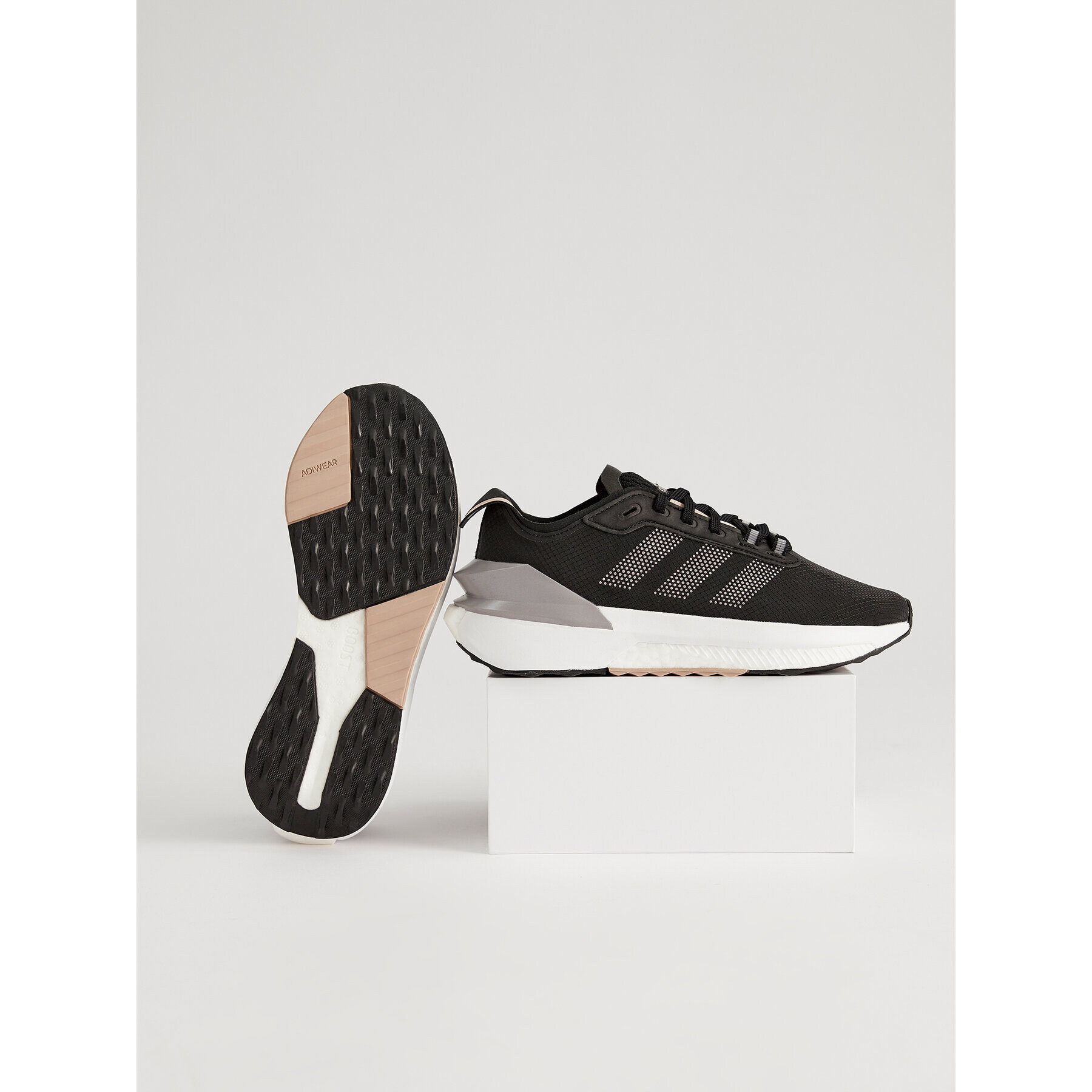 adidas Обувки Avryn IF0228 Черен - Pepit.bg