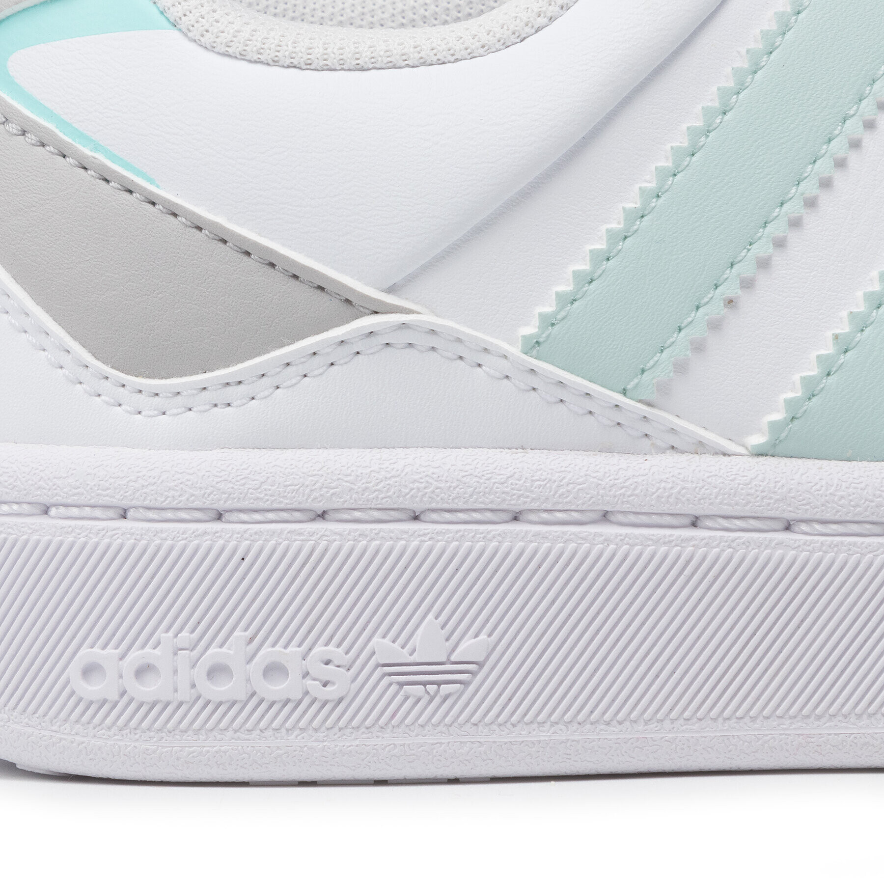 adidas Обувки Courtic J GY3637 Бял - Pepit.bg