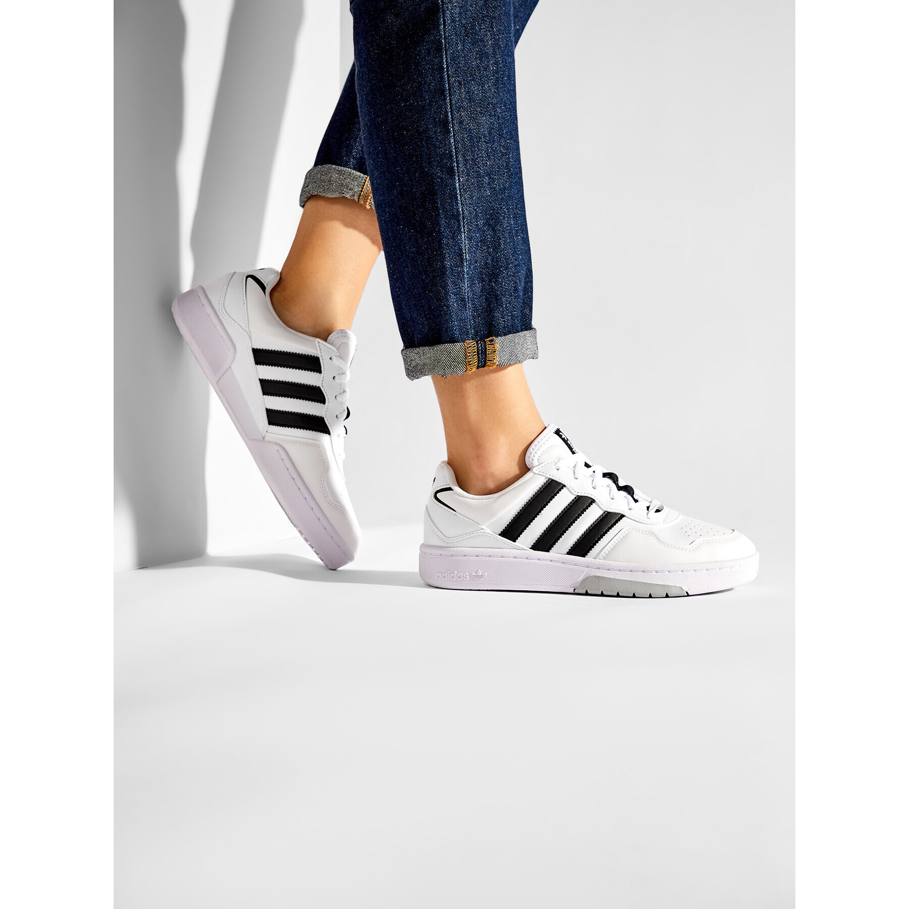 adidas Обувки Courtic J GY3641 Бял - Pepit.bg